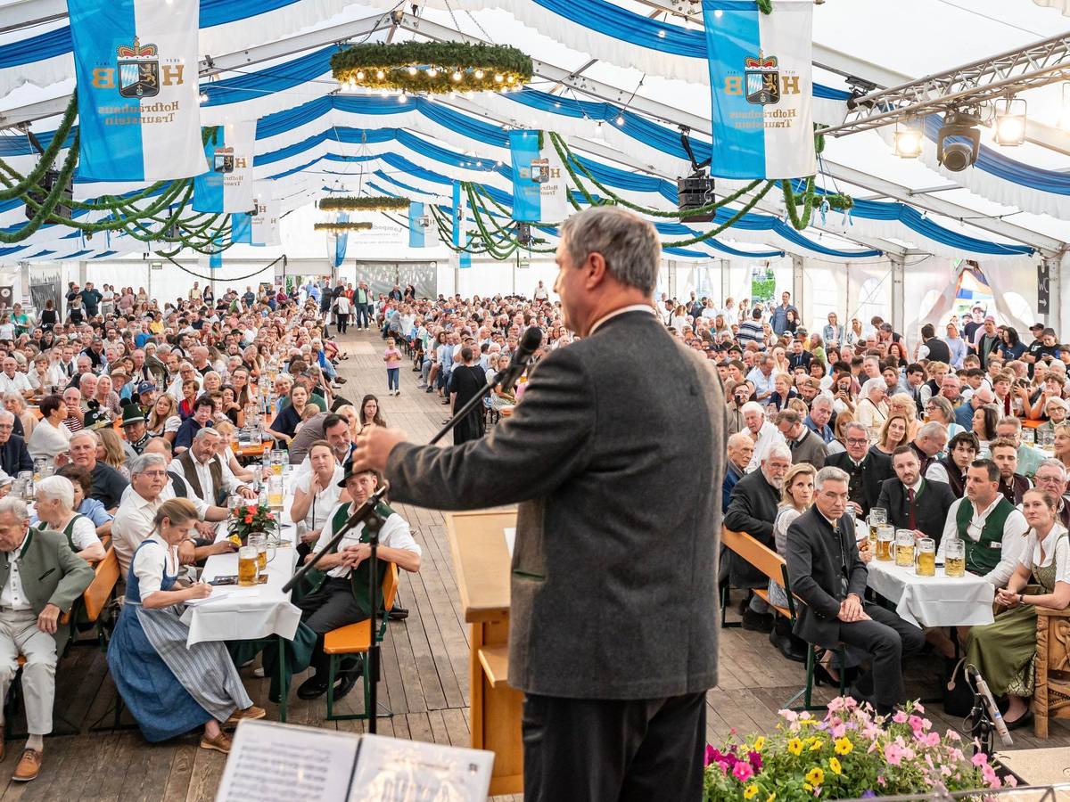 Markus Söder redet in Bernau am Chiemsee.