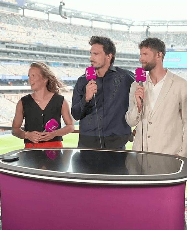 Die MagentaTV-Besetzung für das WM-Finale: Johannes B. Kerner, Tabea Kemme, Mats Hummels, Thomas Müller, Jürgen Klopp und Laura Wontorra.
