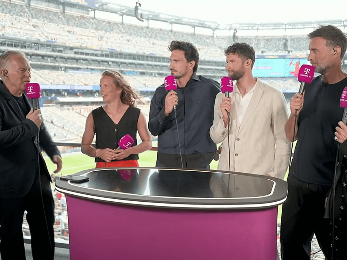 Die MagentaTV-Besetzung für das WM-Finale: Johannes B. Kerner, Tabea Kemme, Mats Hummels, Thomas Müller, Jürgen Klopp und Laura Wontorra.