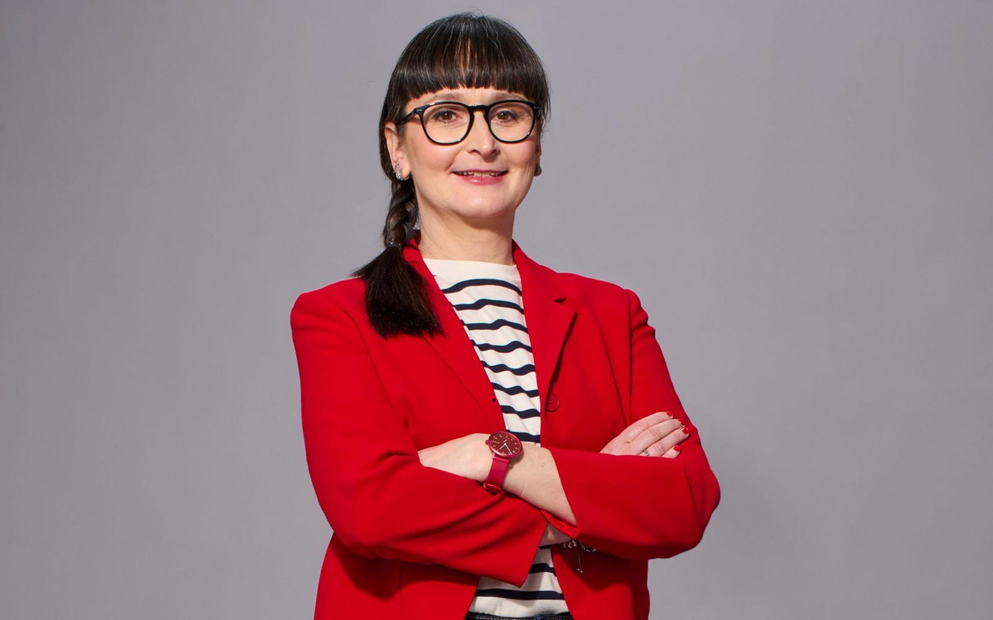 Annegret Schenkel ist der jüngste Zuwachs im Team der Quizprofis. Sie feierte im Herbst 2022 ihr Debüt als „Gefragt - Gejagt“-Jägerin. (Bild: ARD / Thomas Leidig)