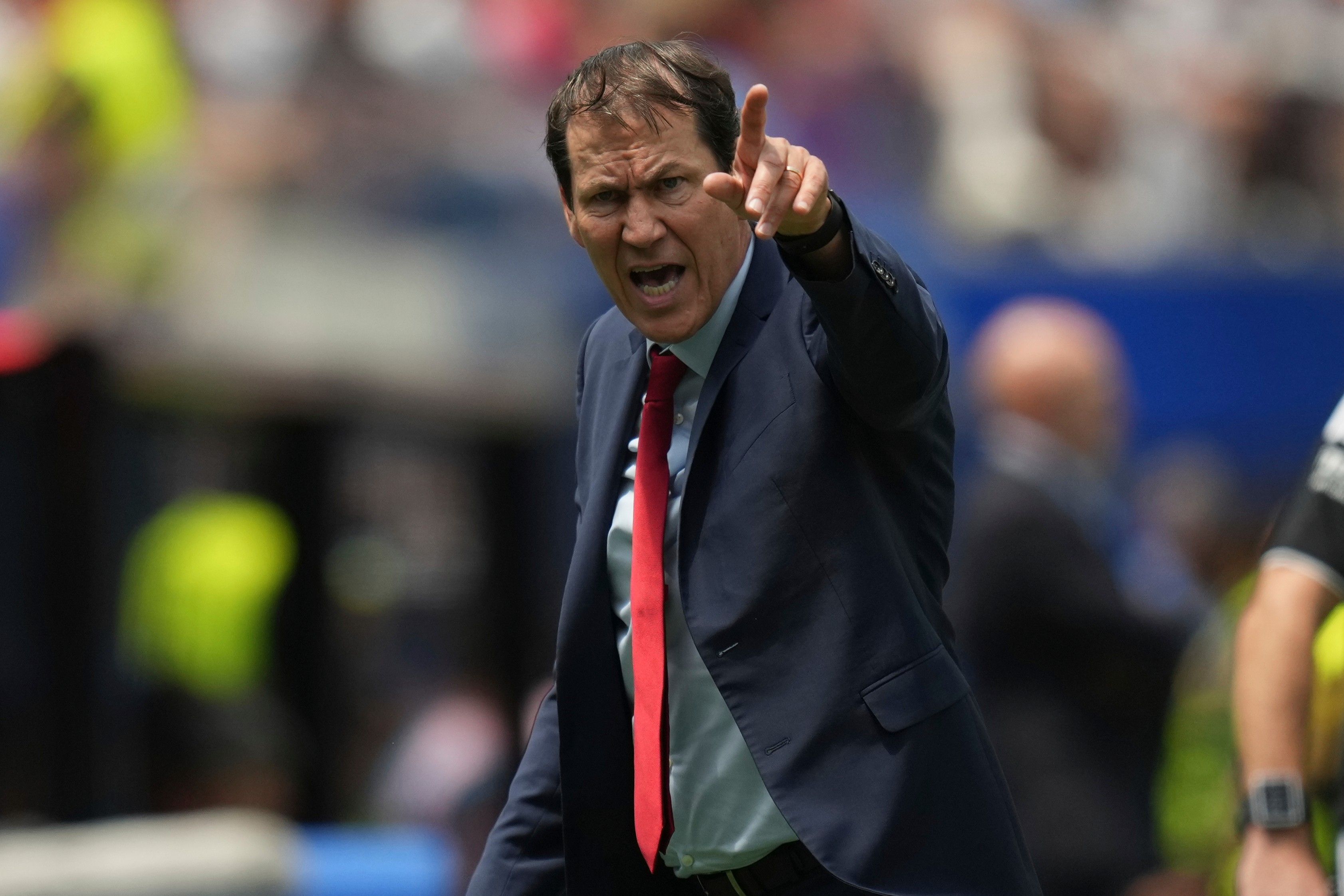 Belgien-Trainer Rudi Garcia gibt bei der WM 2026 Anweisungen.
