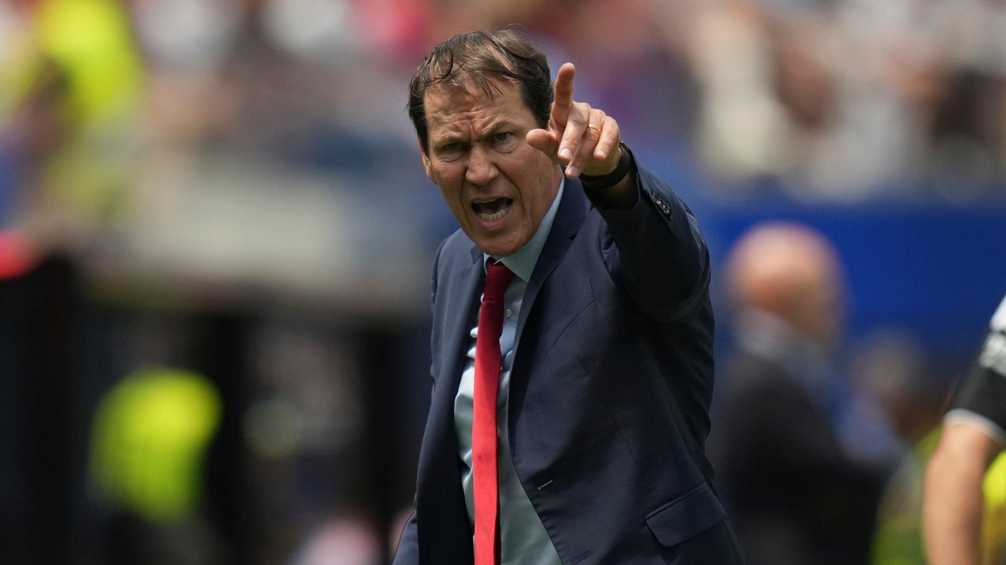 Belgien-Trainer Rudi Garcia gibt bei der WM 2026 Anweisungen.