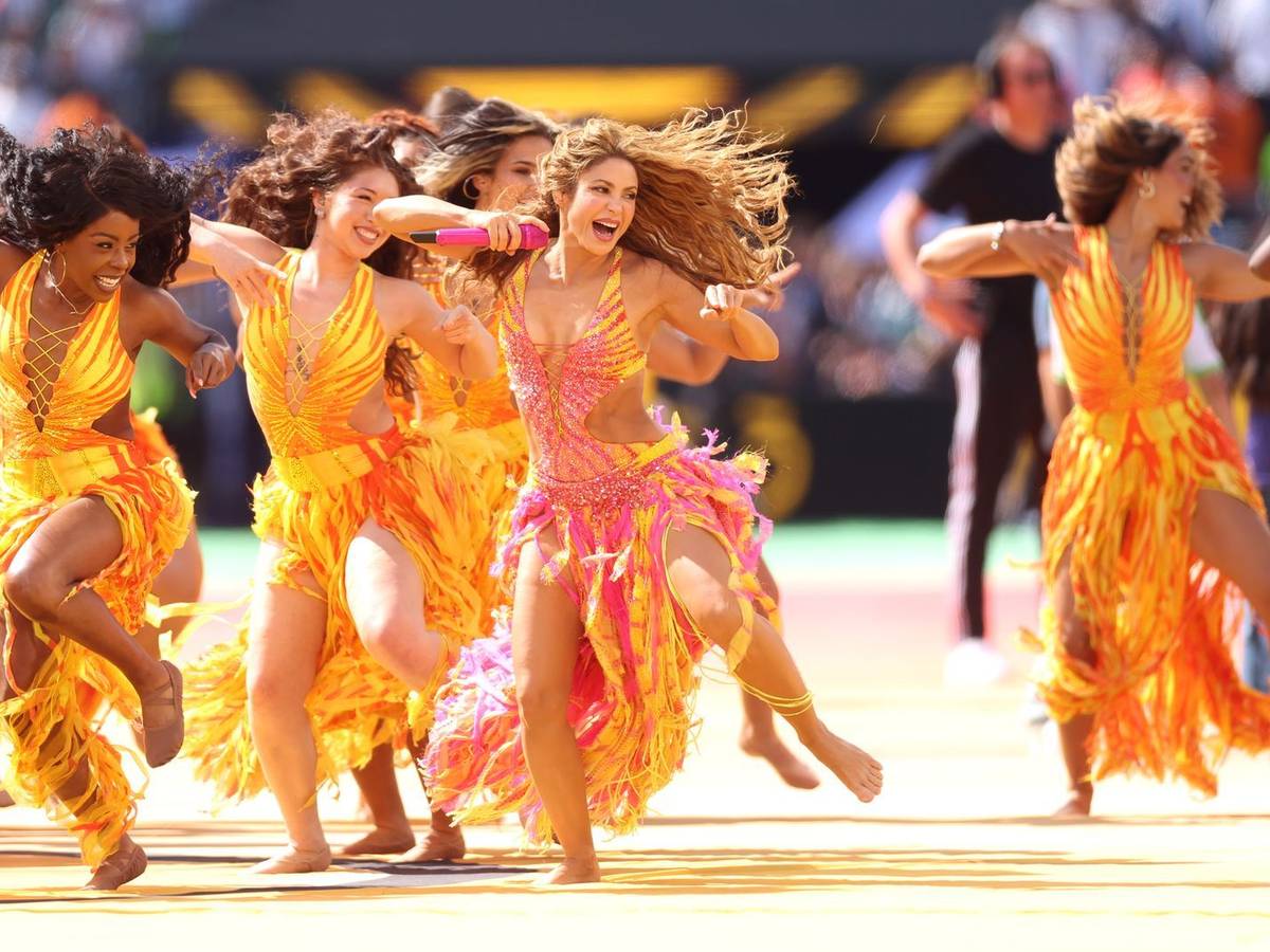 Shakira (Zweite von rechts) hatte in der Halbzeitshow des WM-Finales einen Auftritt. (Bild: 2026 Getty Images/Lars Baron)