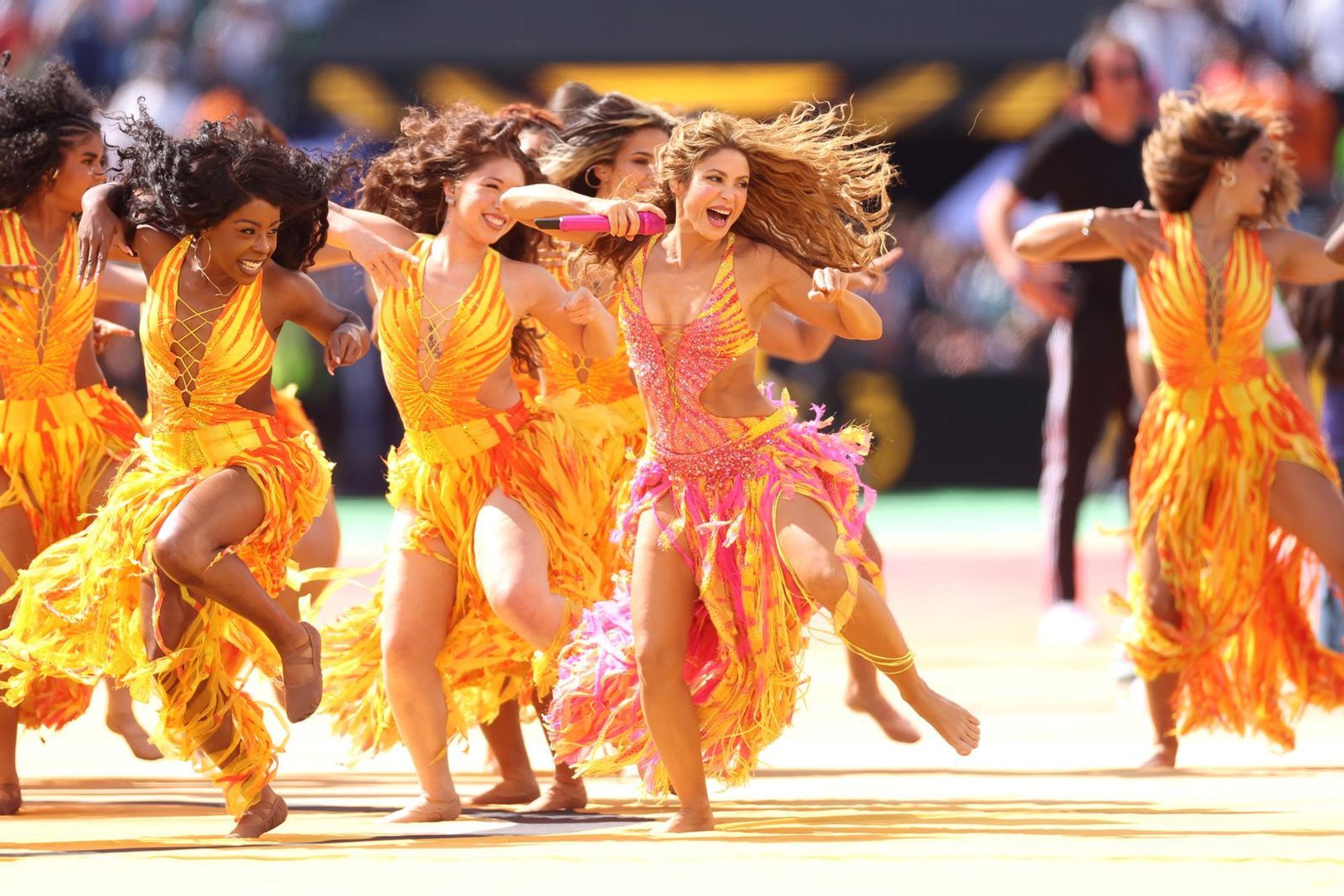 Shakira (Zweite von rechts) hatte in der Halbzeitshow des WM-Finales einen Auftritt. (Bild: 2026 Getty Images/Lars Baron)
