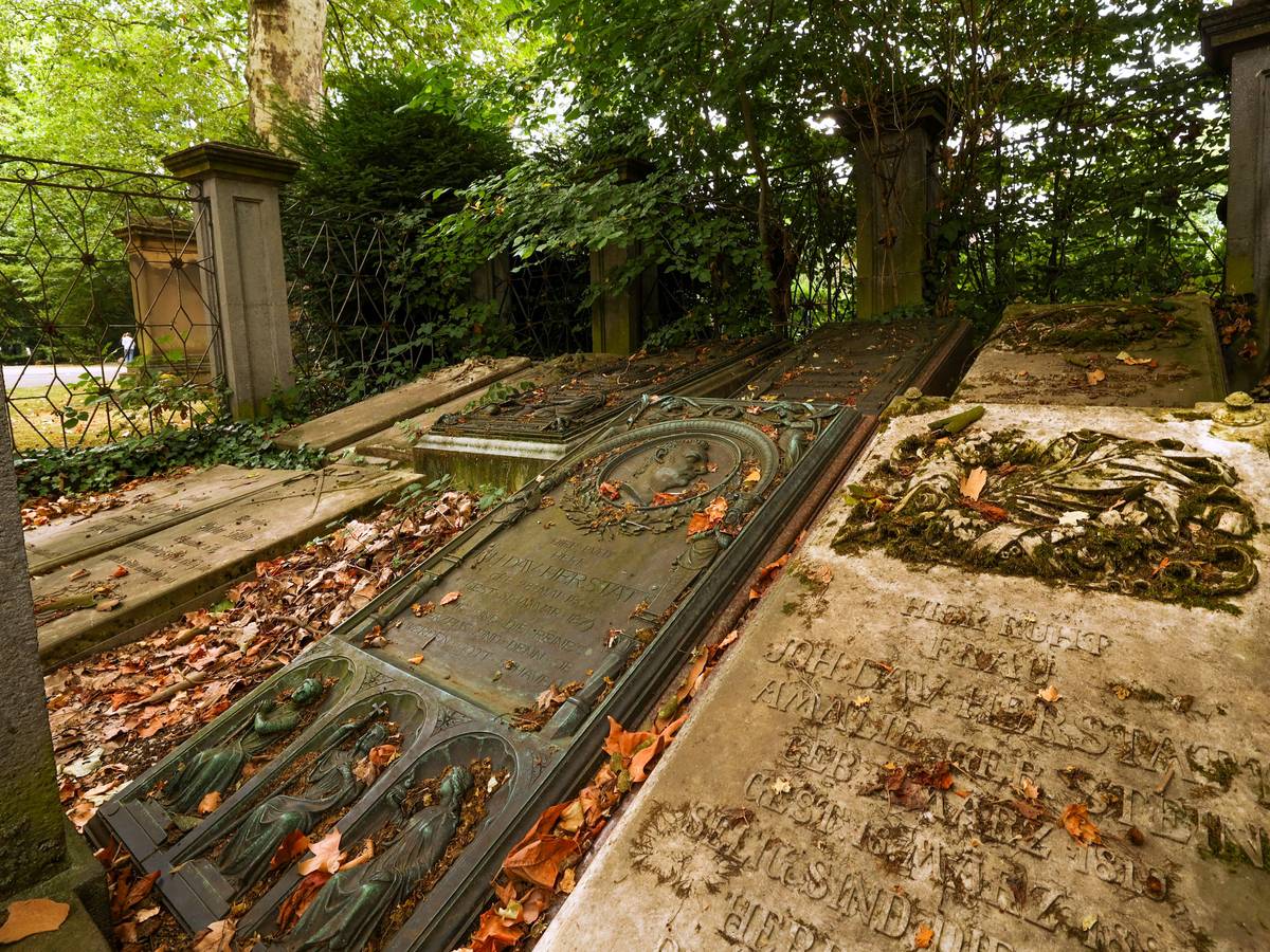 Die alte Herstatt-Gruft auf dem Friedhof Melaten ist in einem schlechten Zustand.