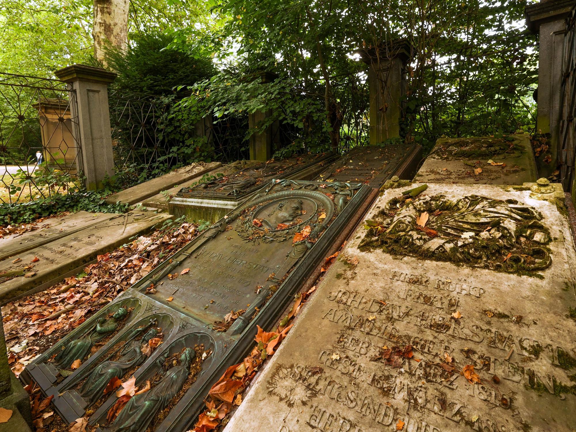 Die alte Herstatt-Gruft auf dem Friedhof Melaten ist in einem schlechten Zustand.