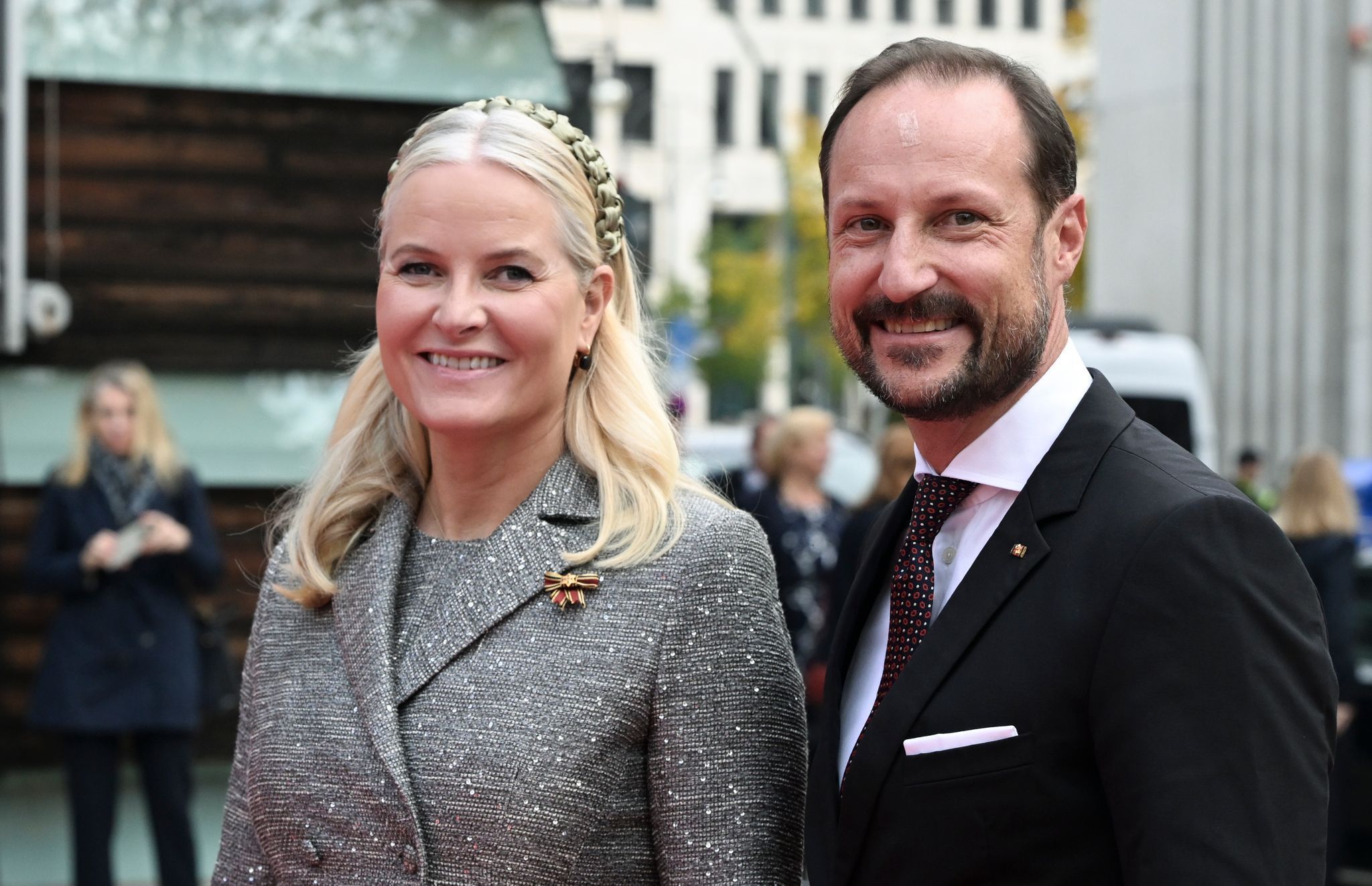 Die norwegische Kronprinzessin Mette-Marit und Kronprinz Haakon posieren.