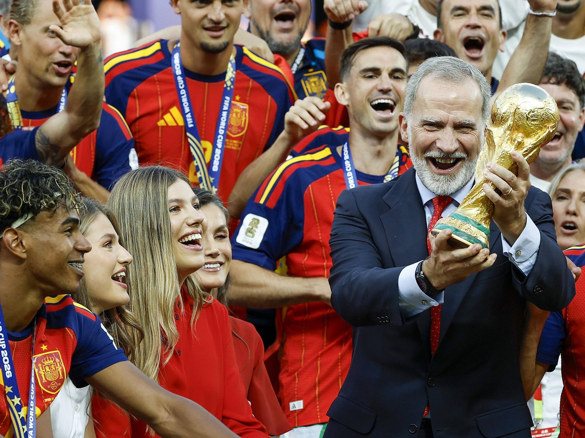 König Felipe VI., Königin Letizia sowie ihre Töchter Leonor und Sofía feiern gemeinsam mit Lamine Yamal, Rodri und der spanischen Nationalmannschaft den WM-Titel 2026.