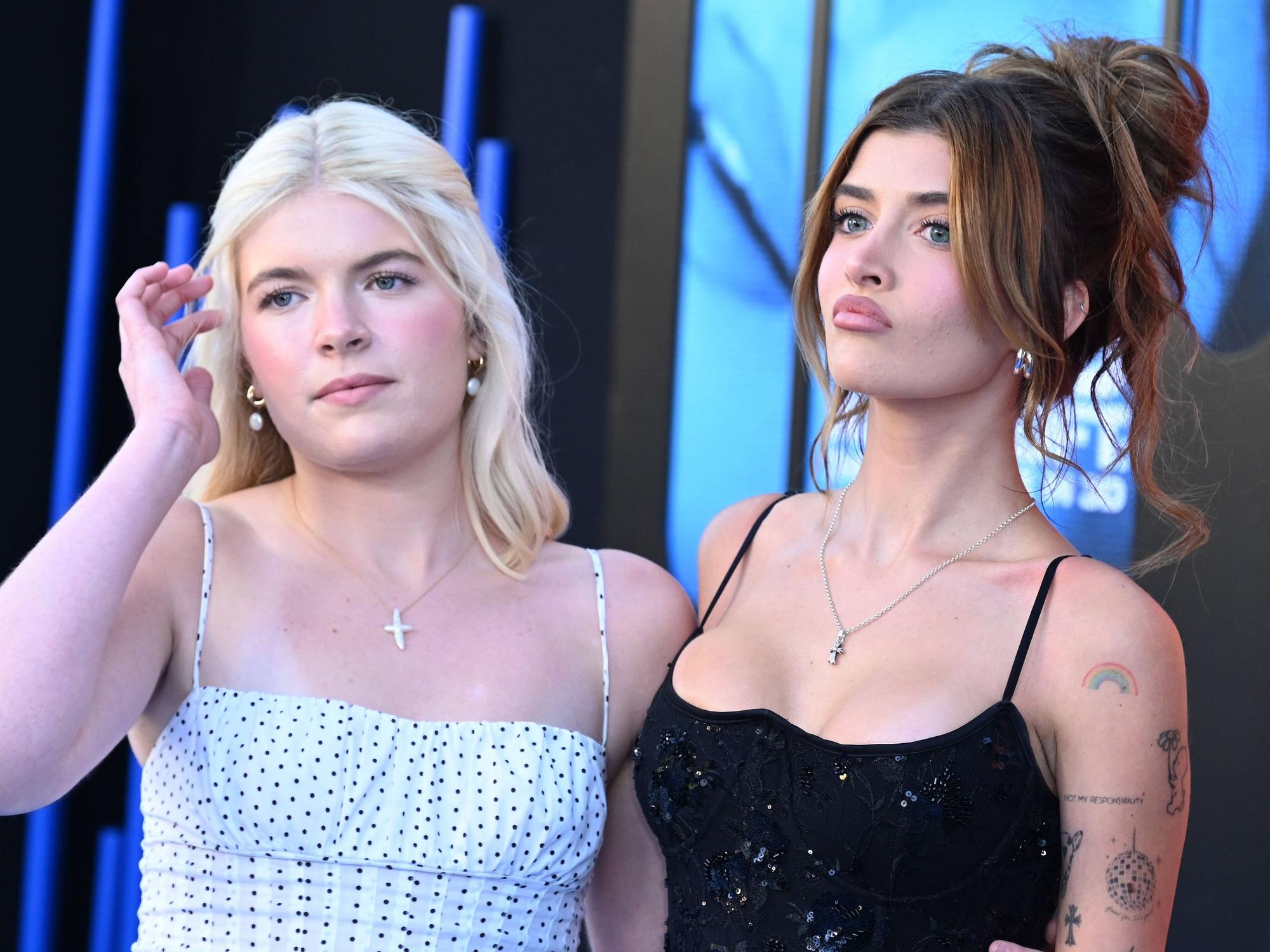Sami Sheen mit ihrer Schwester Lola (l).