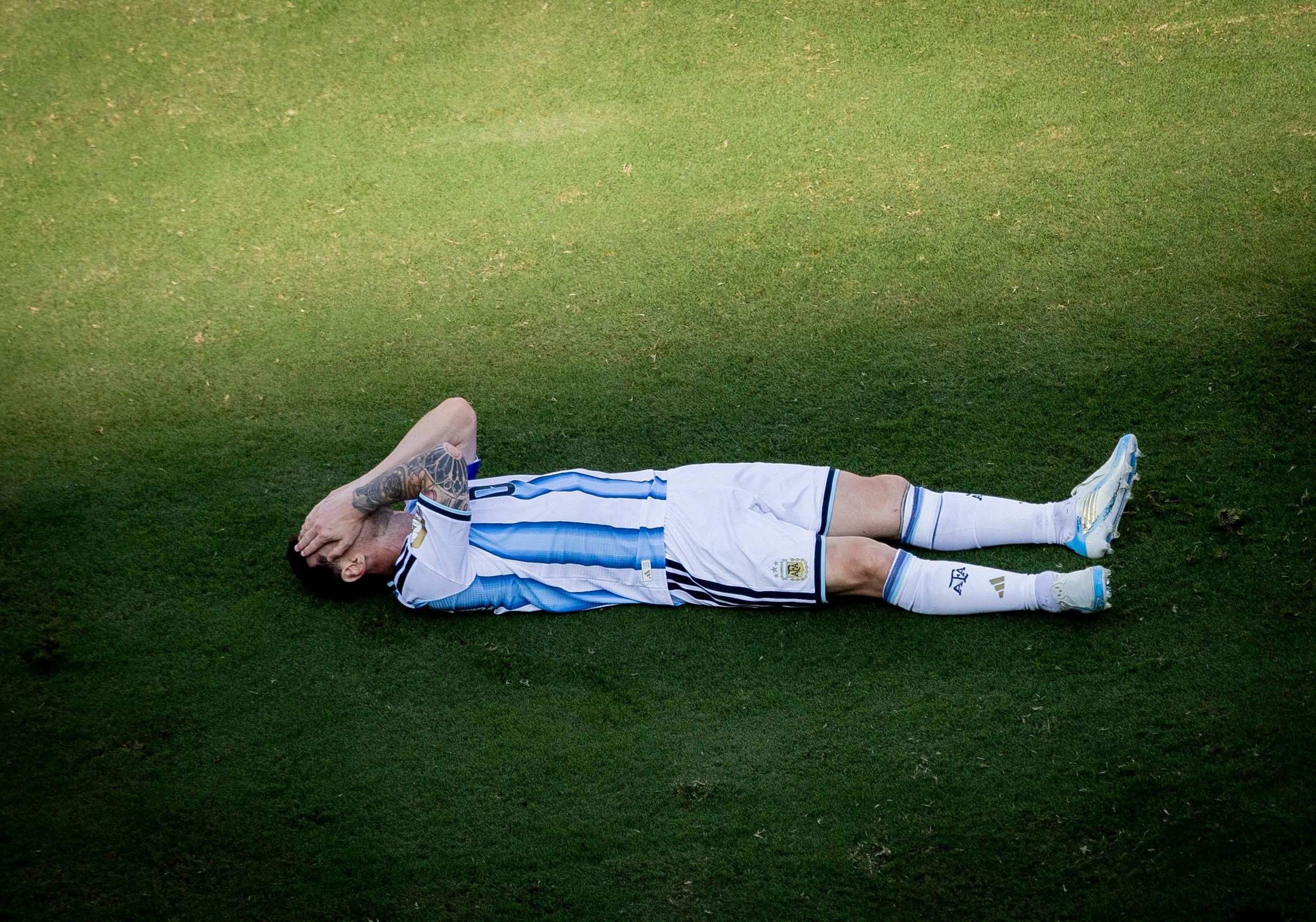 Lionel Messi am Boden. Nach dem verlorenen WM-Finale kannte die Enttäuschung der Argentinier keine Grenzen.