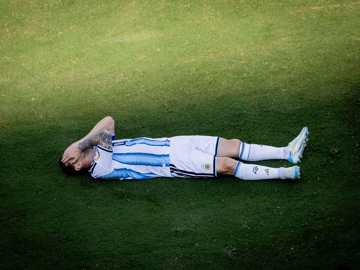 Lionel Messi am Boden. Nach dem verlorenen WM-Finale kannte die Enttäuschung der Argentinier keine Grenzen.