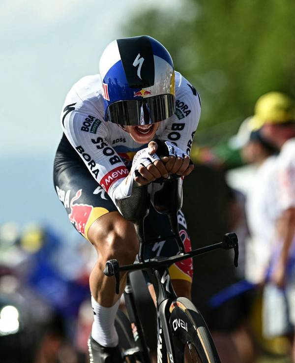 Florian Lipowitz auf seinem Rad bei der Tour de France.