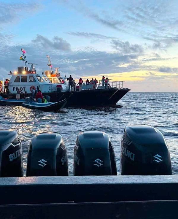 Nach dem Kentern der Passagierfähre „MV Barima“ vor der Küste Guyanas suchen Einsatzkräfte in einer großangelegten Rettungsaktion unermüdlich nach Überlebenden.