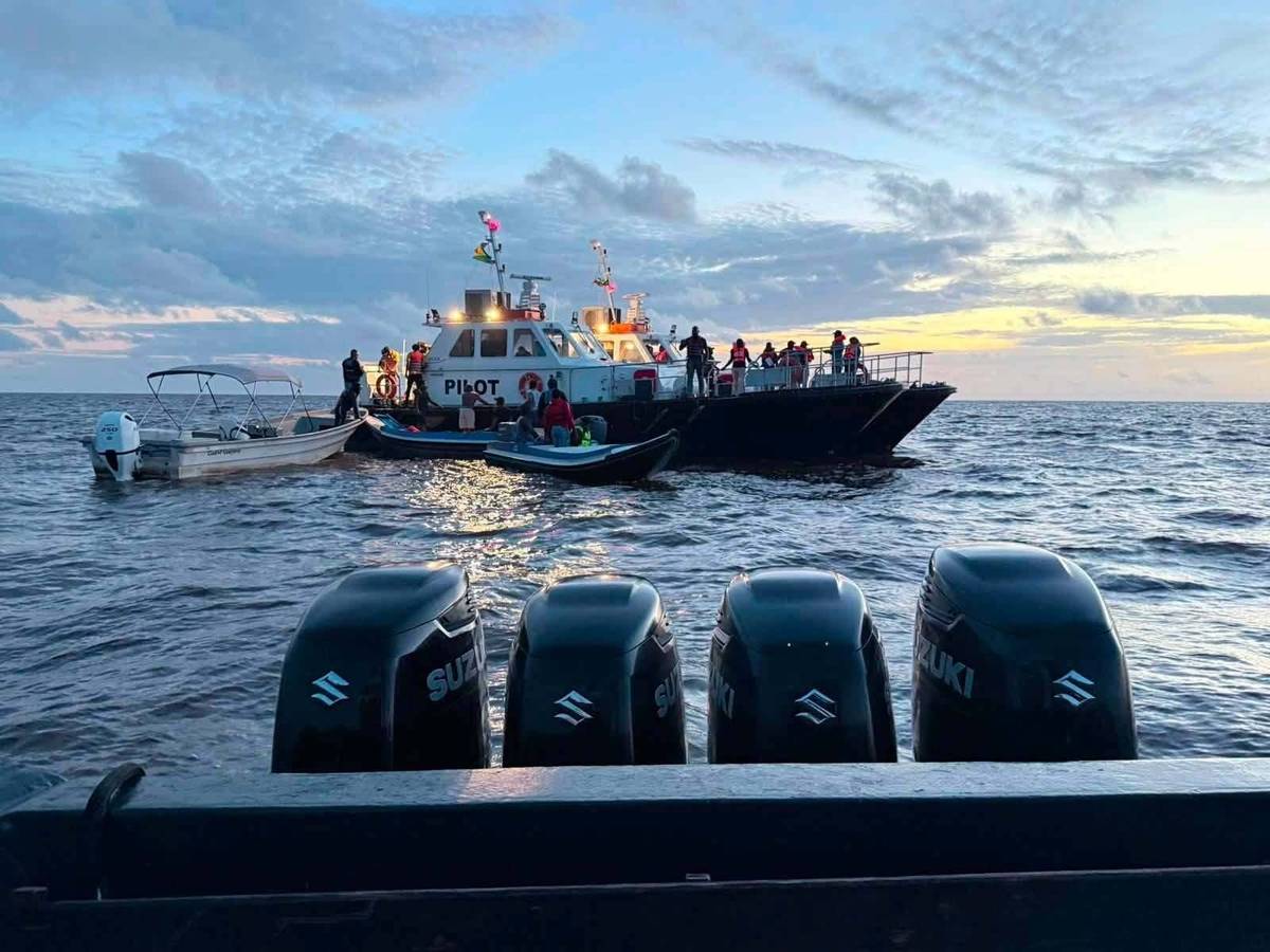Nach dem Kentern der Passagierfähre „MV Barima“ vor der Küste Guyanas suchen Einsatzkräfte in einer großangelegten Rettungsaktion unermüdlich nach Überlebenden.