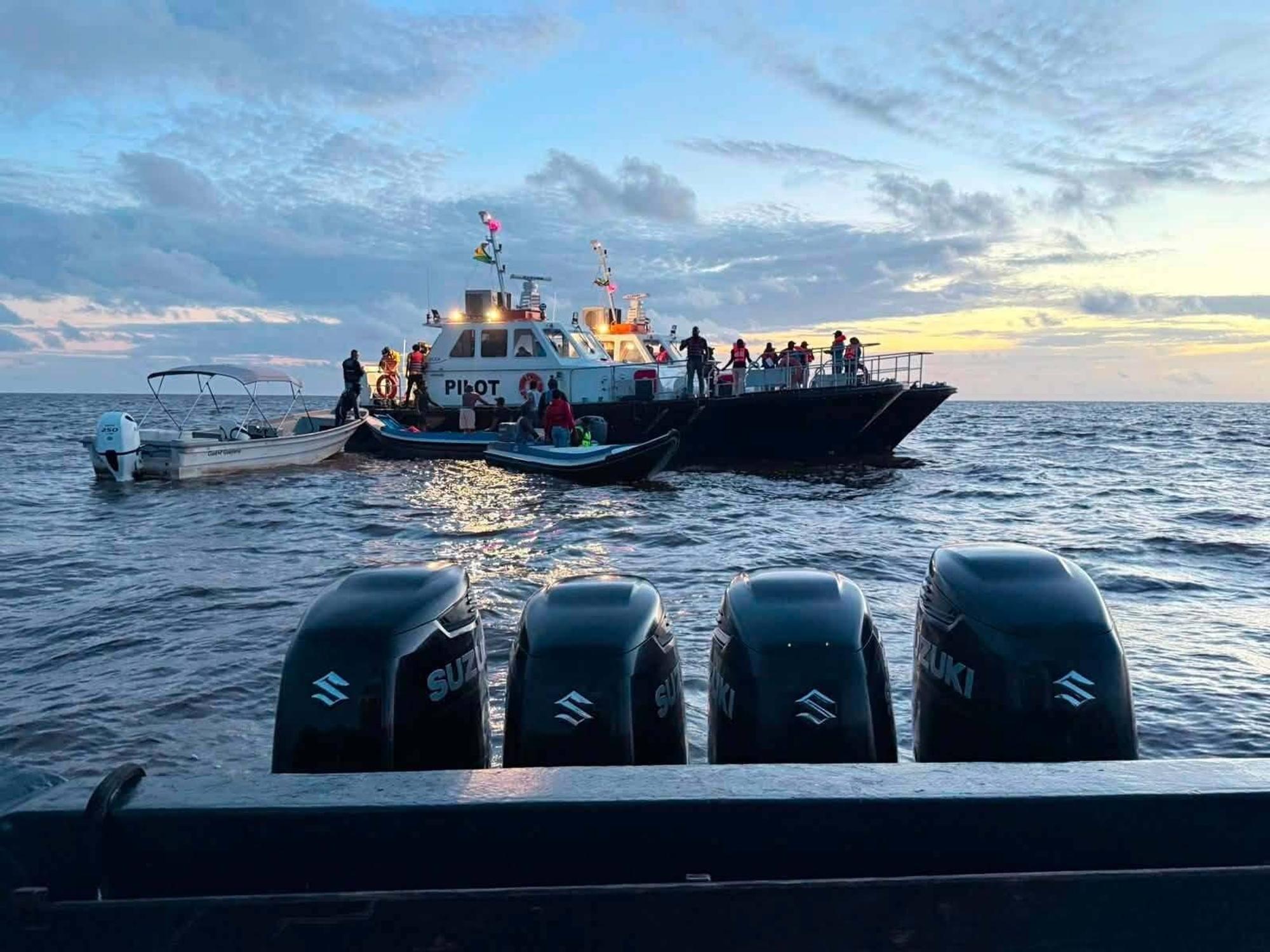 Nach dem Kentern der Passagierfähre „MV Barima“ vor der Küste Guyanas suchen Einsatzkräfte in einer großangelegten Rettungsaktion unermüdlich nach Überlebenden.