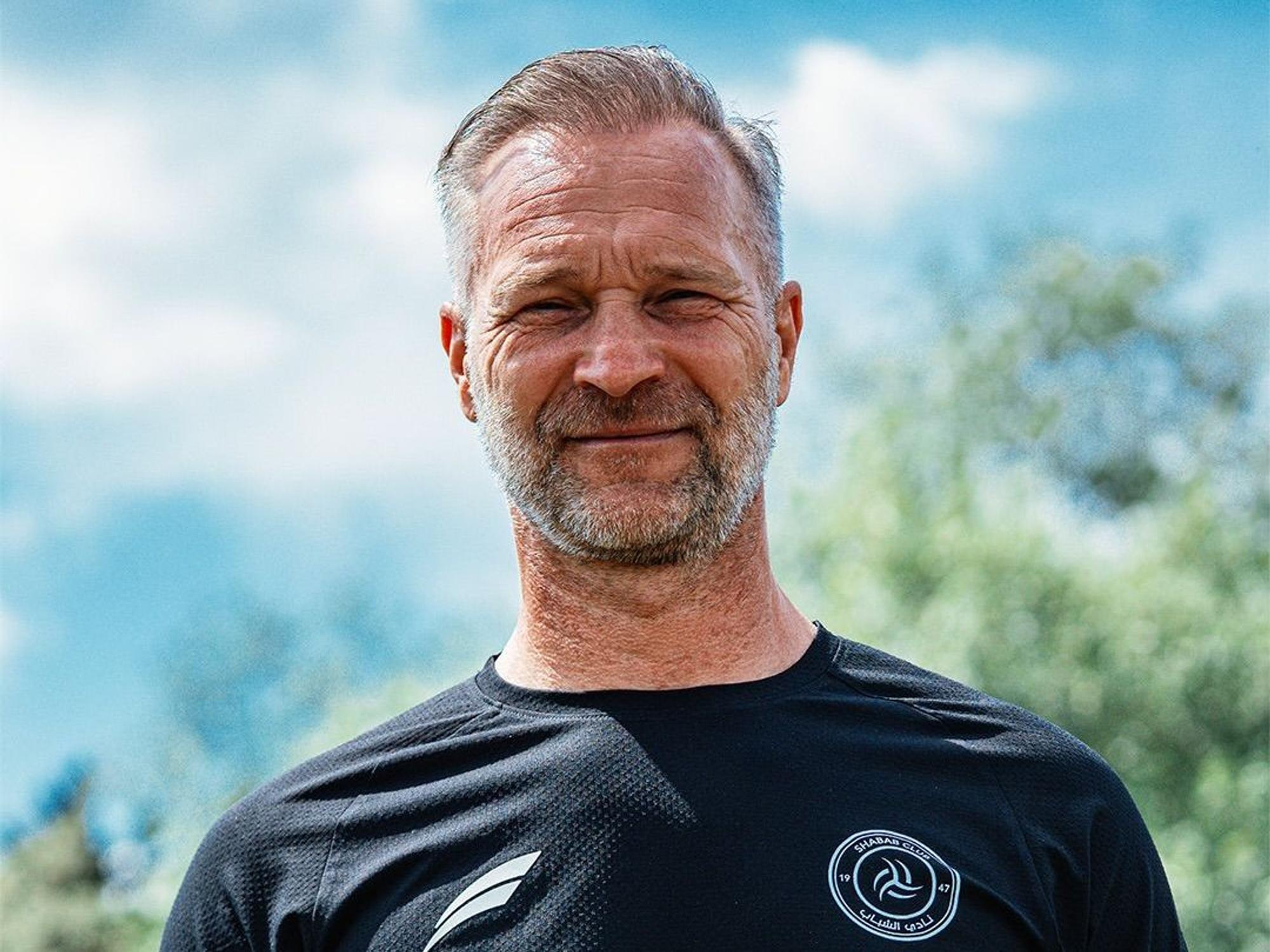 Uwe Gospodarek lächelt in die Kamera.