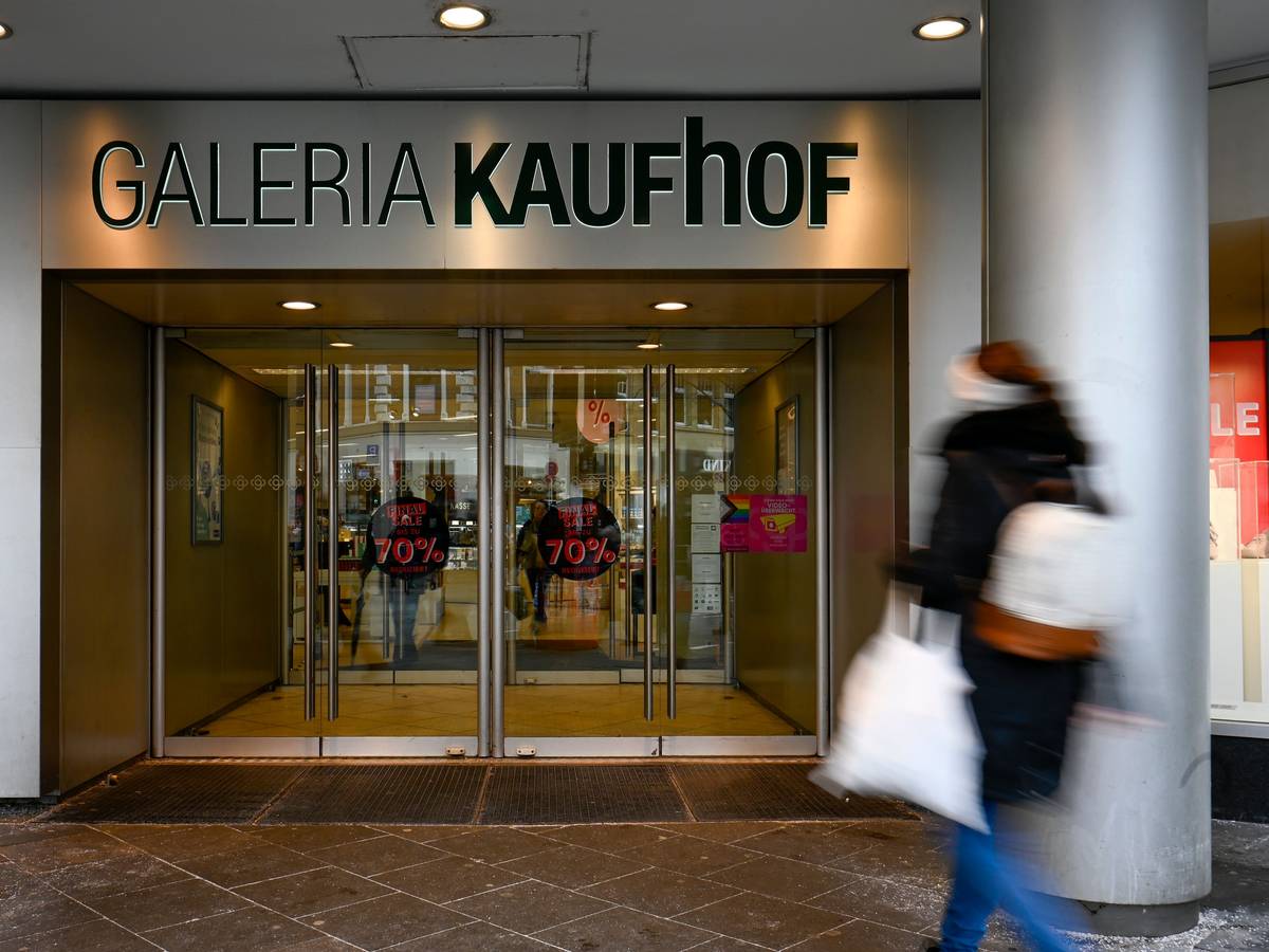 Das Warenhaus Galeria Köln-Nippes an der Neusser Straße steht ebenso wie die Häuser auf der Breite Straße und Hohe Straße auf der Liste. (Archivfoto)