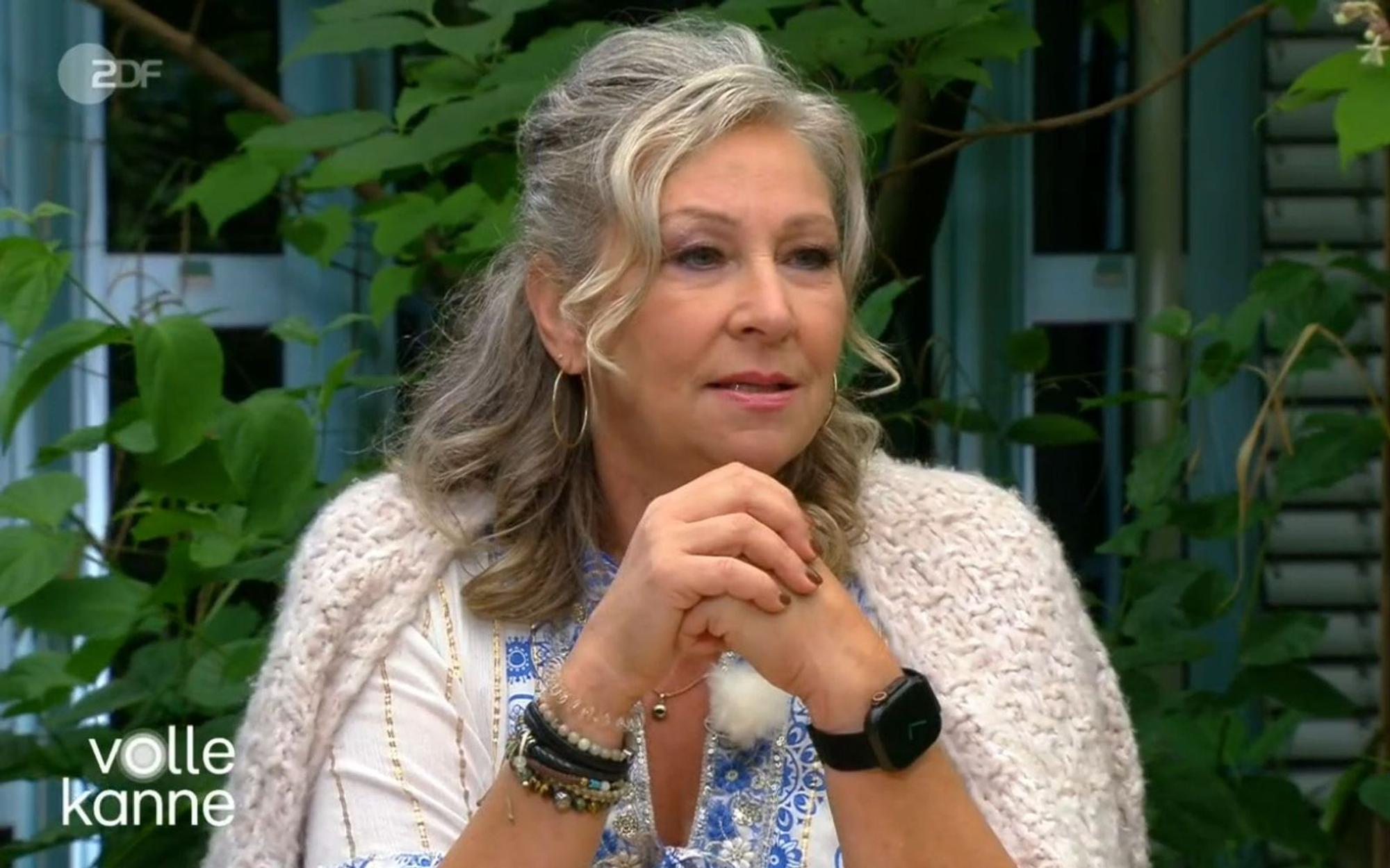 Schlagerstar Claudia Jung hat sich im ZDF-Magazin „Volle Kanne“ zum Tod ihres Mannes Anfang des Jahres geäußert. (Bild: ZDF)