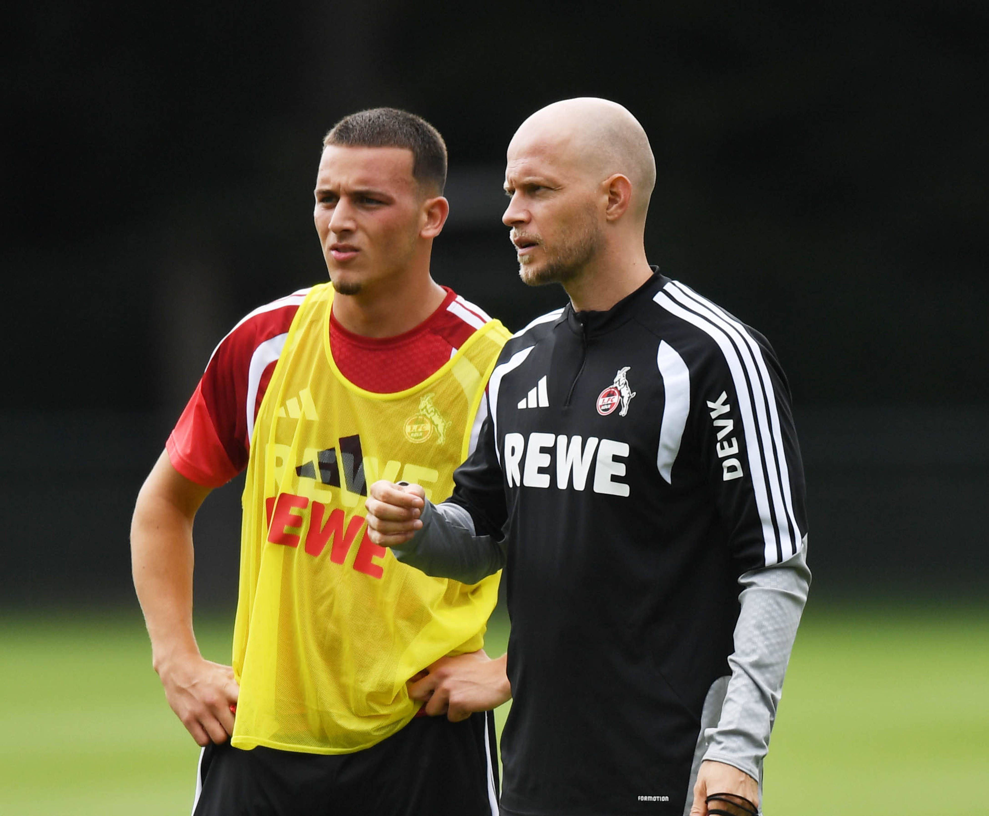 René Wagner und Said El Mala stehen im Training nebeneinander.
