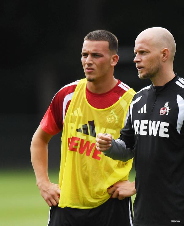 René Wagner und Said El Mala stehen im Training nebeneinander.