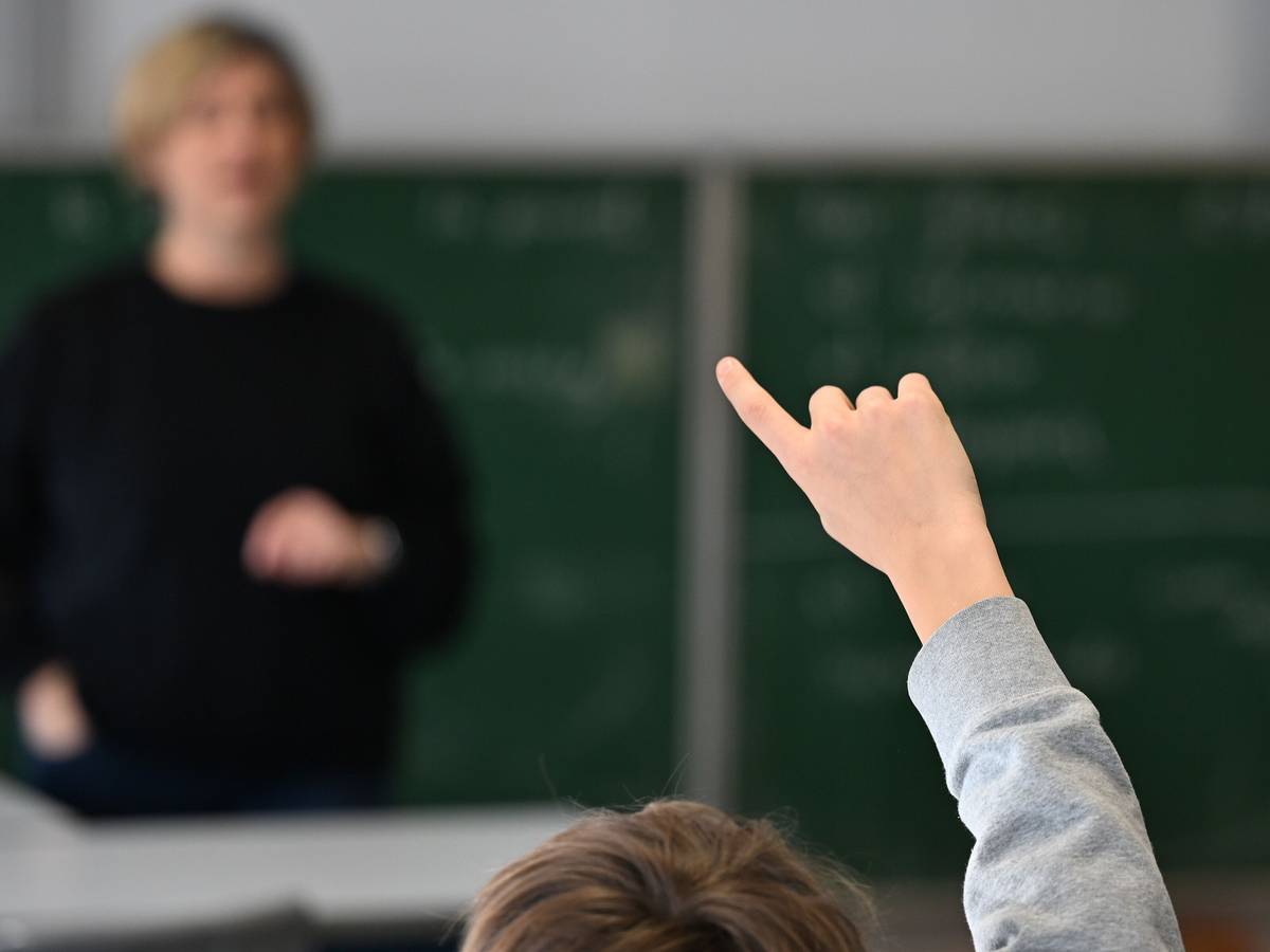 Eine seit fast 17 Jahren krankgeschriebene Lehrerin will nicht in den Ruhestand gehen (Symbolbild).