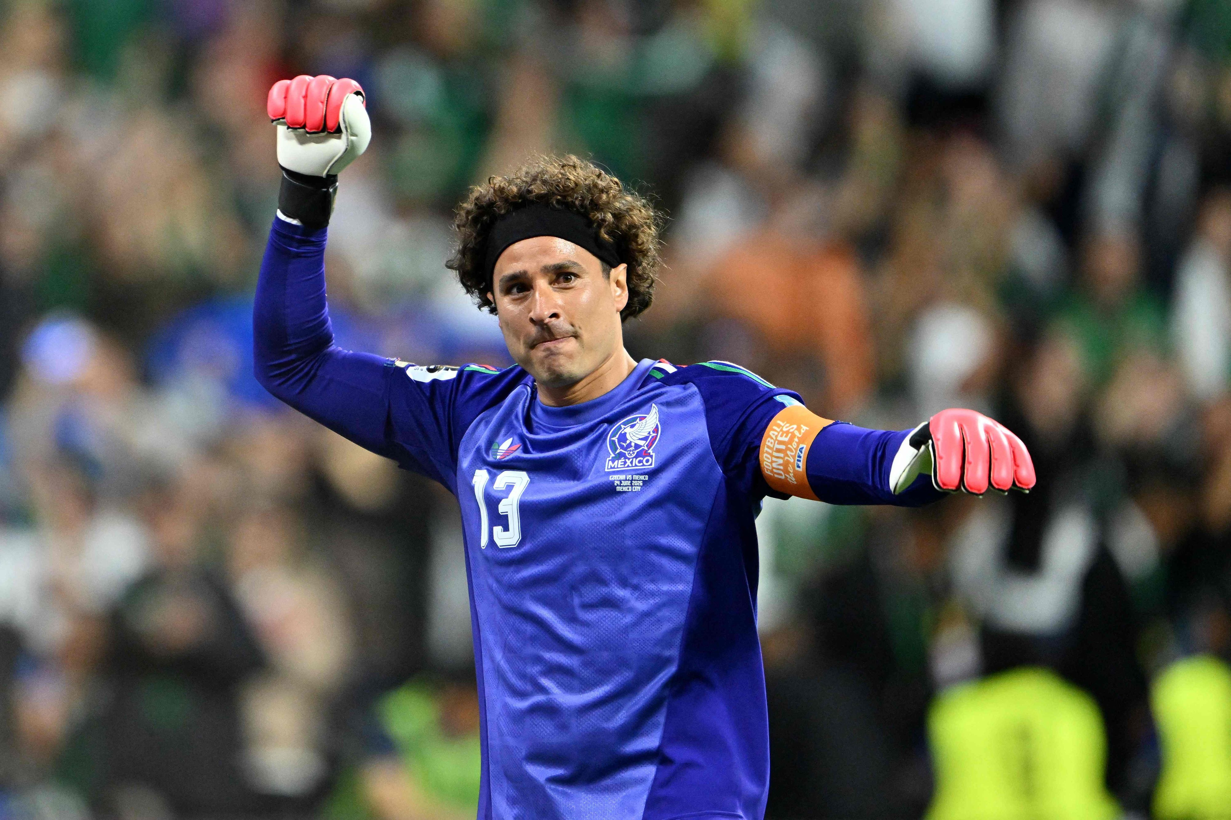 Mexikos Torwart-Ikone Guillermo Ochoa beendet seine Karriere. Hier ist er im WM-Spiel gegen Tschechien zu sehen.
