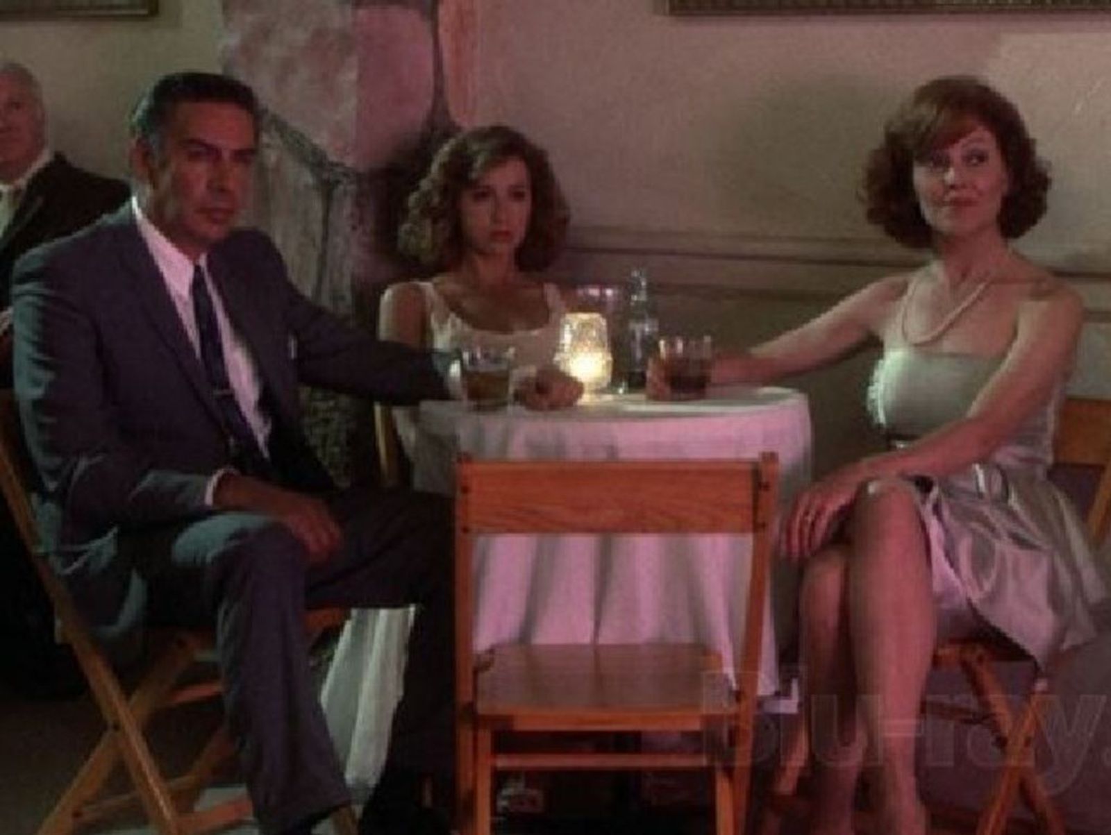 Sie machen gemeinsam Urlaub im Ferienresort „Kellerman's“ in den Catskill Mountains (von links): Dr. Jake Houseman (Jerry Orbach), seine Tochter Frances (Jennifer Grey, Mitte) und Marjorie Houseman (Kelly Bishop). (Bild: Concorde Home Entertainment)
