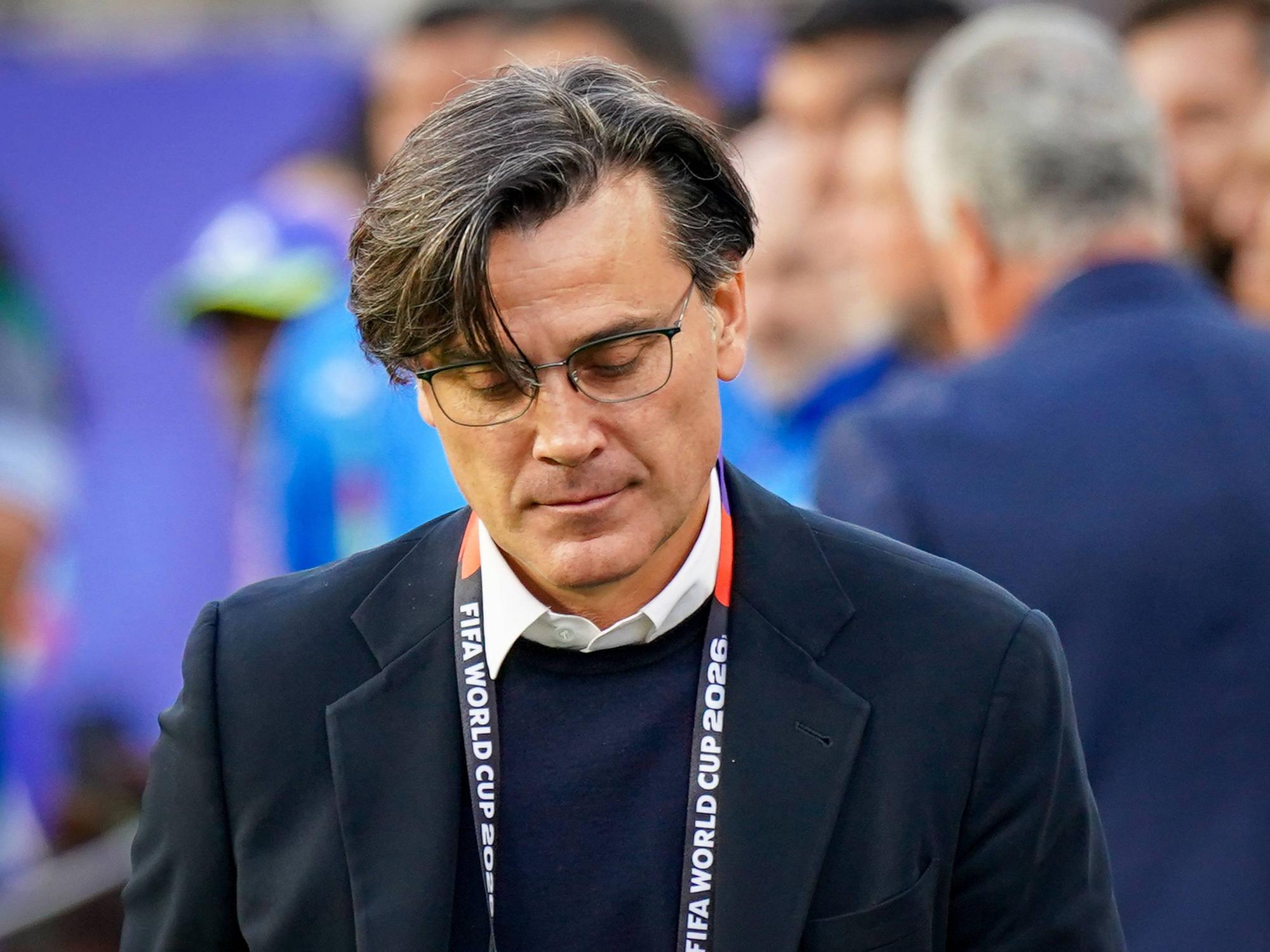 Vincenzo Montella mit gesenktem Blick.