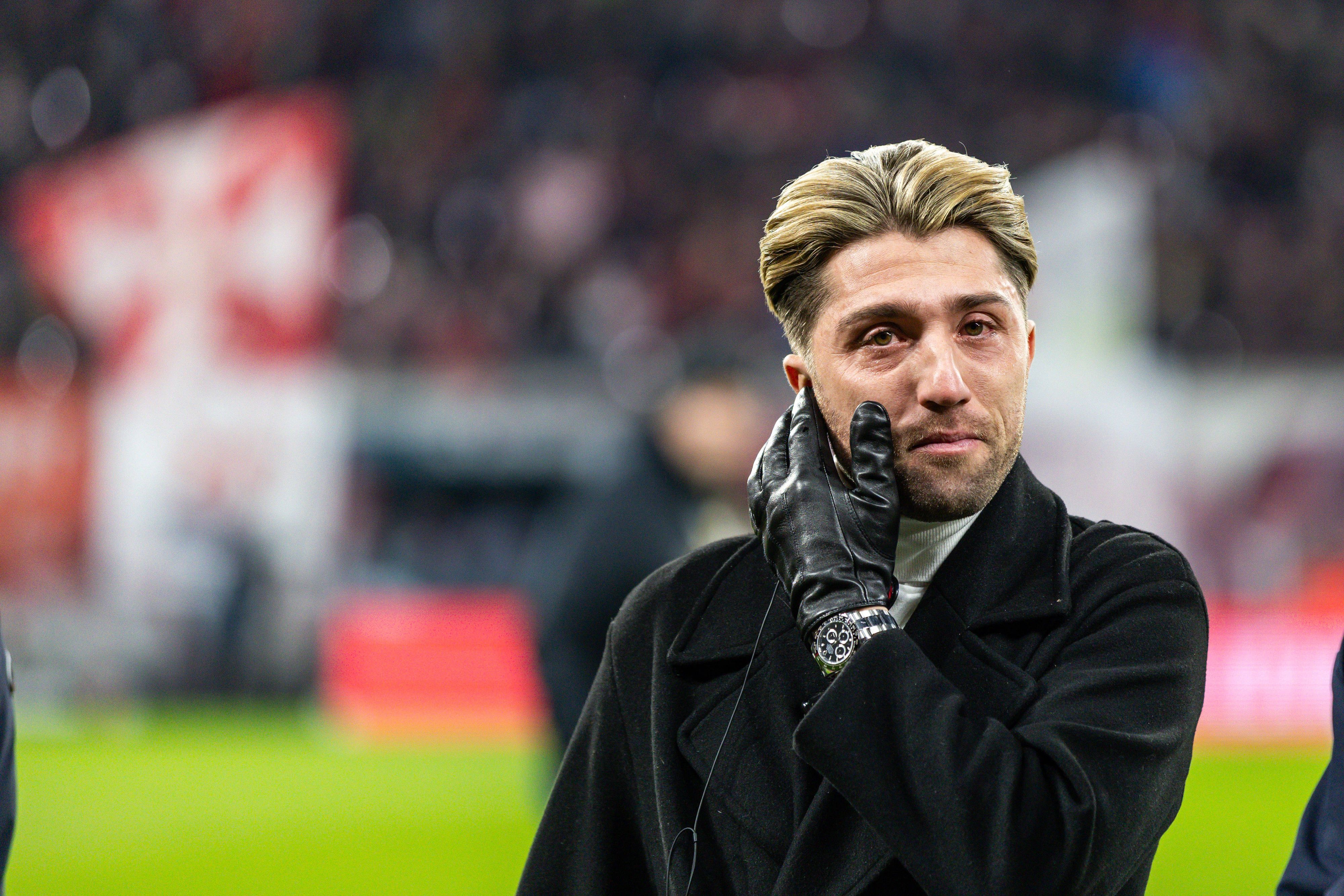 Kevin Kampl weint bei seiner Verabschiedung in Leipzig.