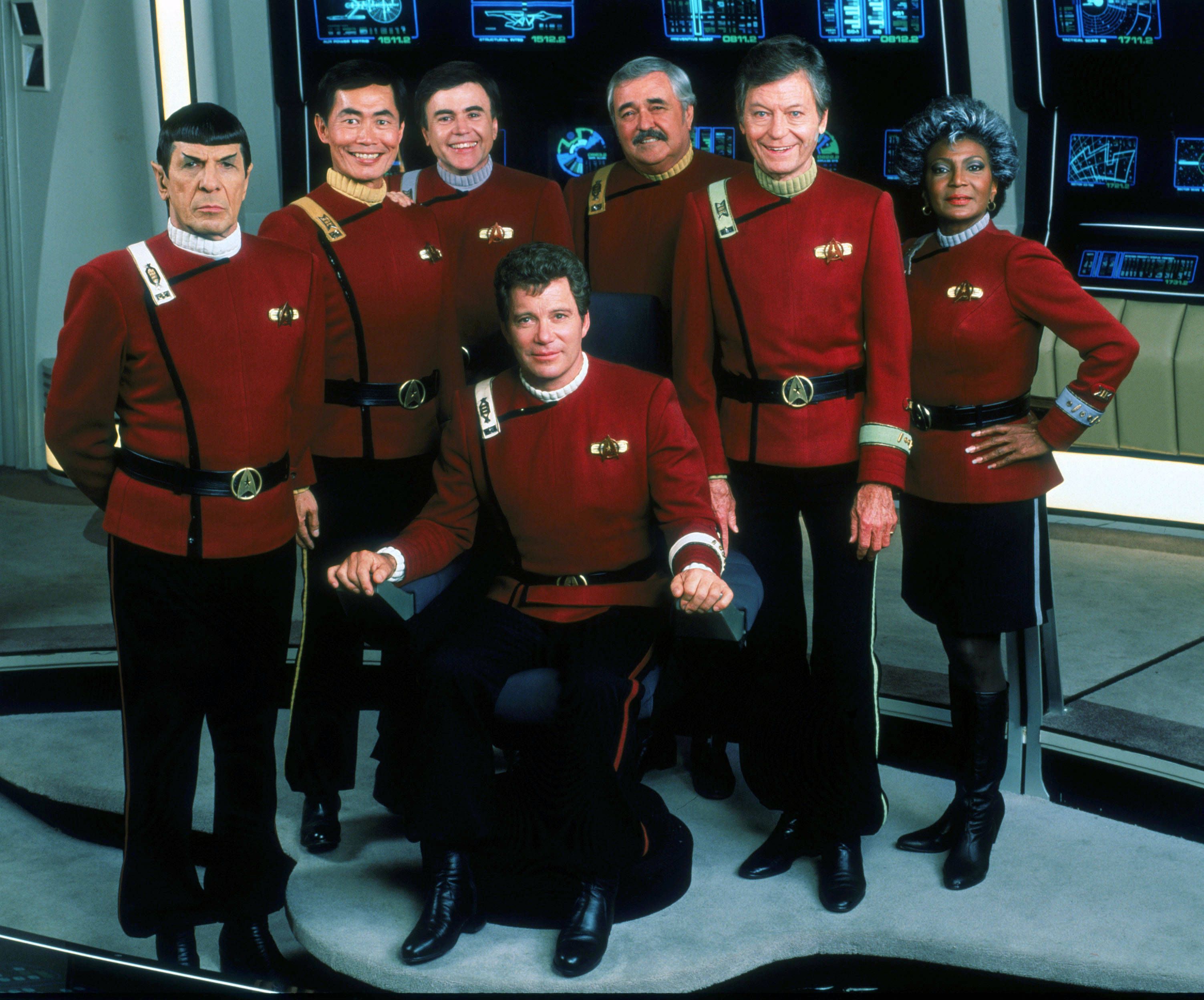 William Shatner (vorne mittig) als Captain Kirk, zusammen mit den anderen „Star Trek“-Stars (1989).