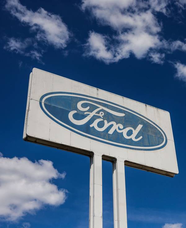 Blick auf das Ford-Werk in Köln: Der Autobauer Ford plant eine Zusammenarbeit mit Geely. Was heißt das für die Kölner?