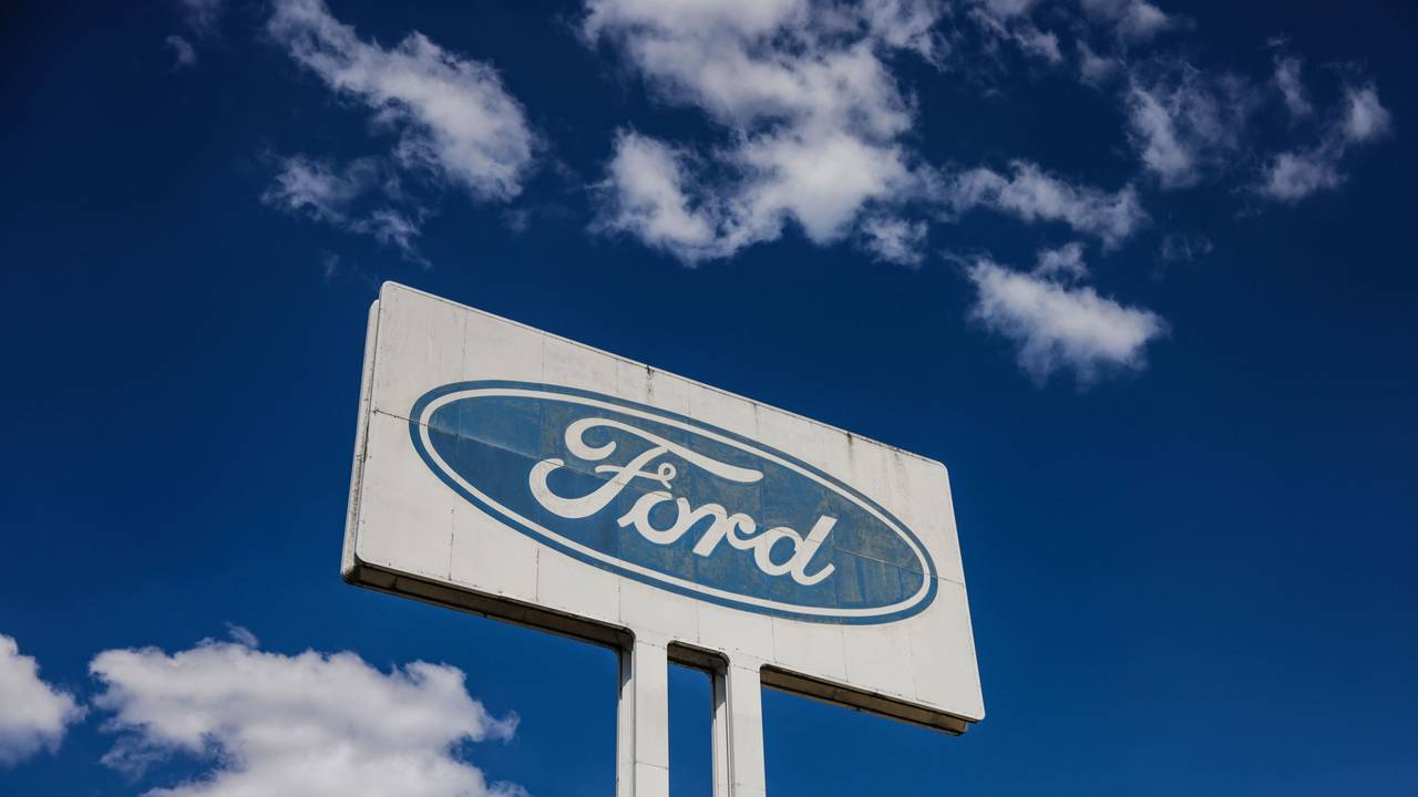 Blick auf das Ford-Werk in Köln: Der Autobauer Ford plant eine Zusammenarbeit mit Geely. Was heißt das für die Kölner?