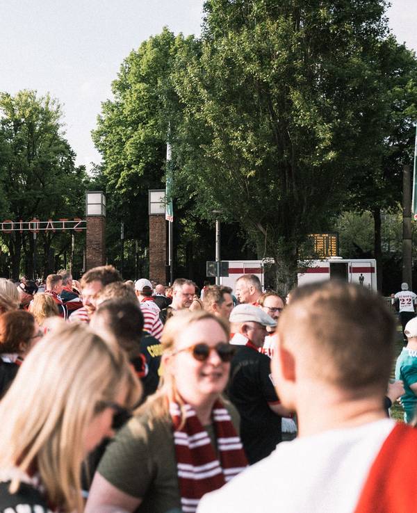 Die Fans des 1. FC Köln bekommen Freibier vom Sponsor.