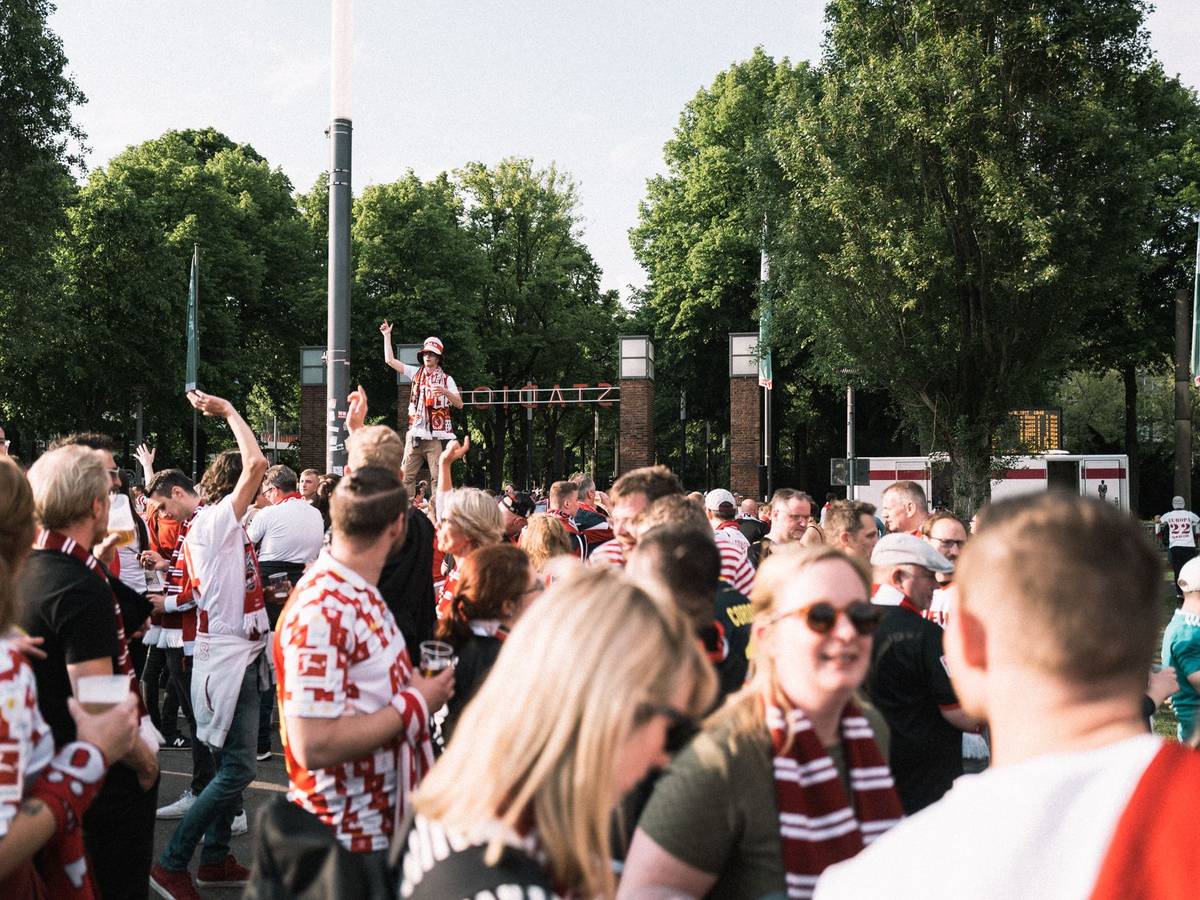 Die Fans des 1. FC Köln bekommen Freibier vom Sponsor.