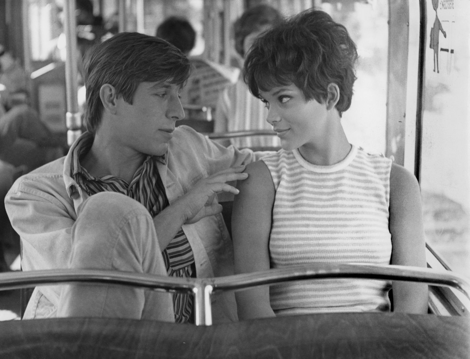 Durchbruch mit „Zur Sache, Schätzchen“ (1968): Martin (Werner Enke) und Barbara (Uschi Glas) genießen das leichte Leben im Münchener Szeneviertel Schwabing. (Bild: Schamoni Film & Fernsehen)