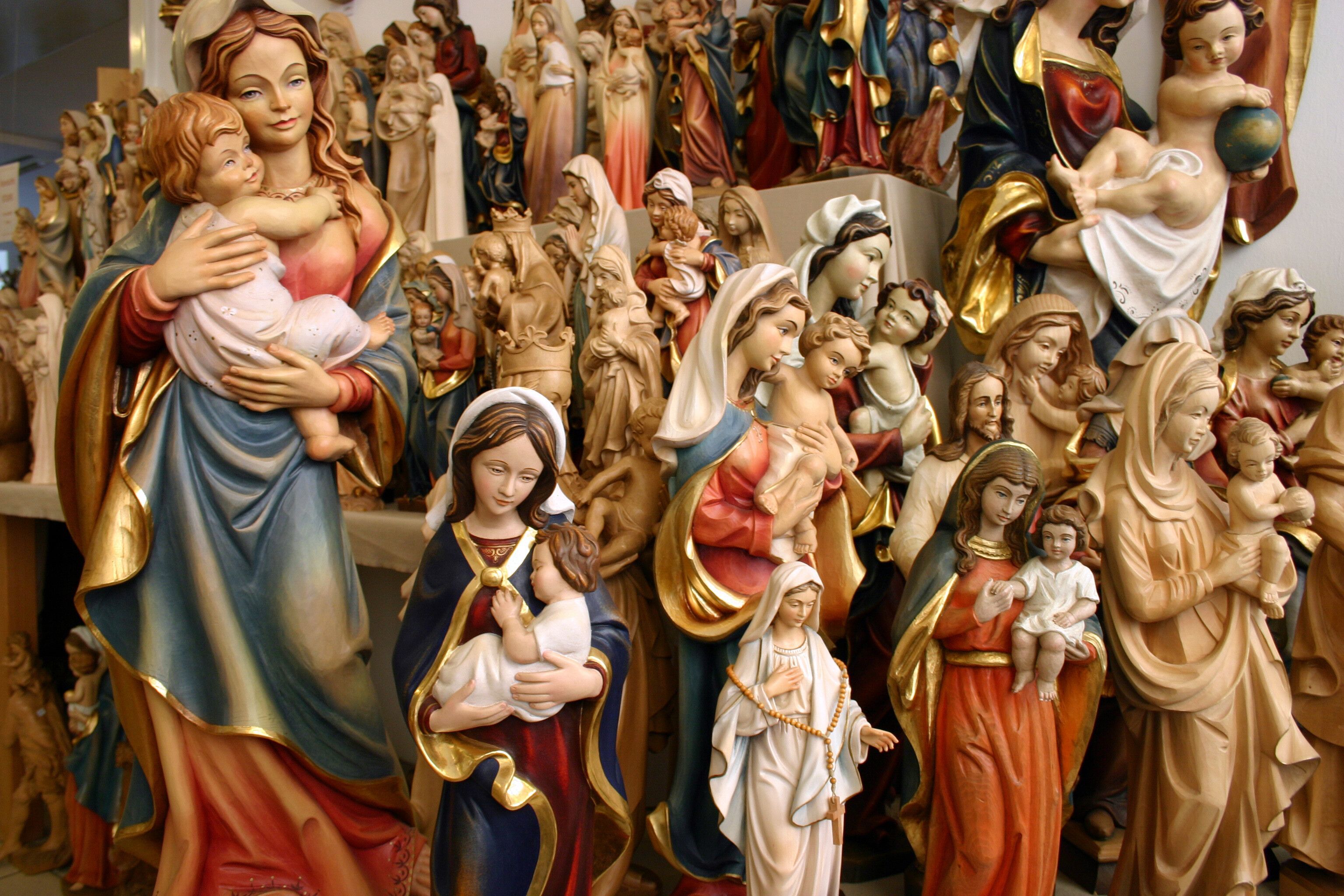 Heiligenfiguren sind in Kevelaer ein Verkaufsschlager.