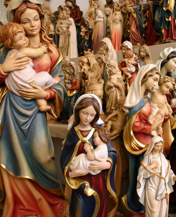 Heiligenfiguren sind in Kevelaer ein Verkaufsschlager.
