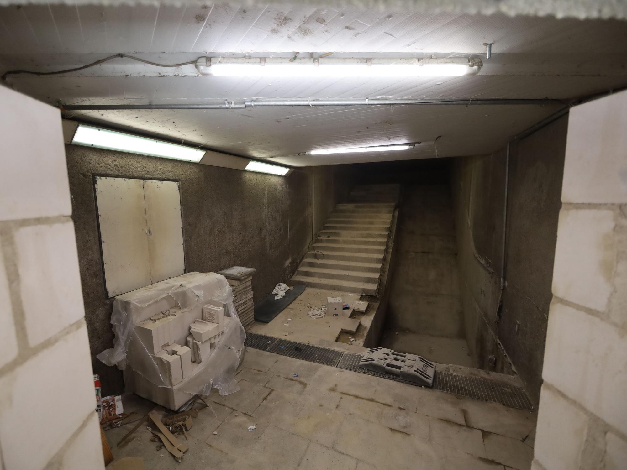 Bauarbeiten am Ebertplatz. Mehrere Treppenaufgänge wurden mit Betondeckeln versehen bzw. zugemauert.