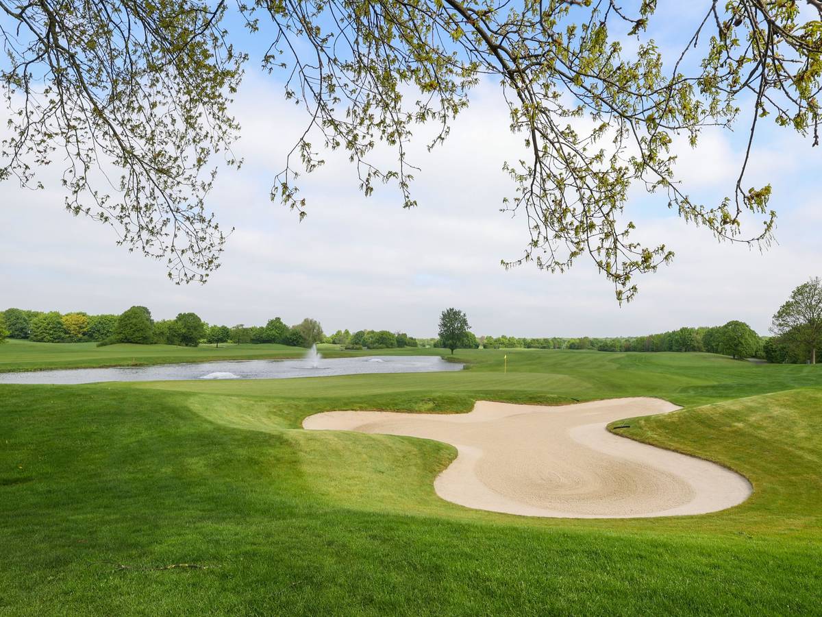 Eine Frau kam bei einem Unfall auf einem Golfplatz bei Pulheim ums Leben. (Symbolfoto)