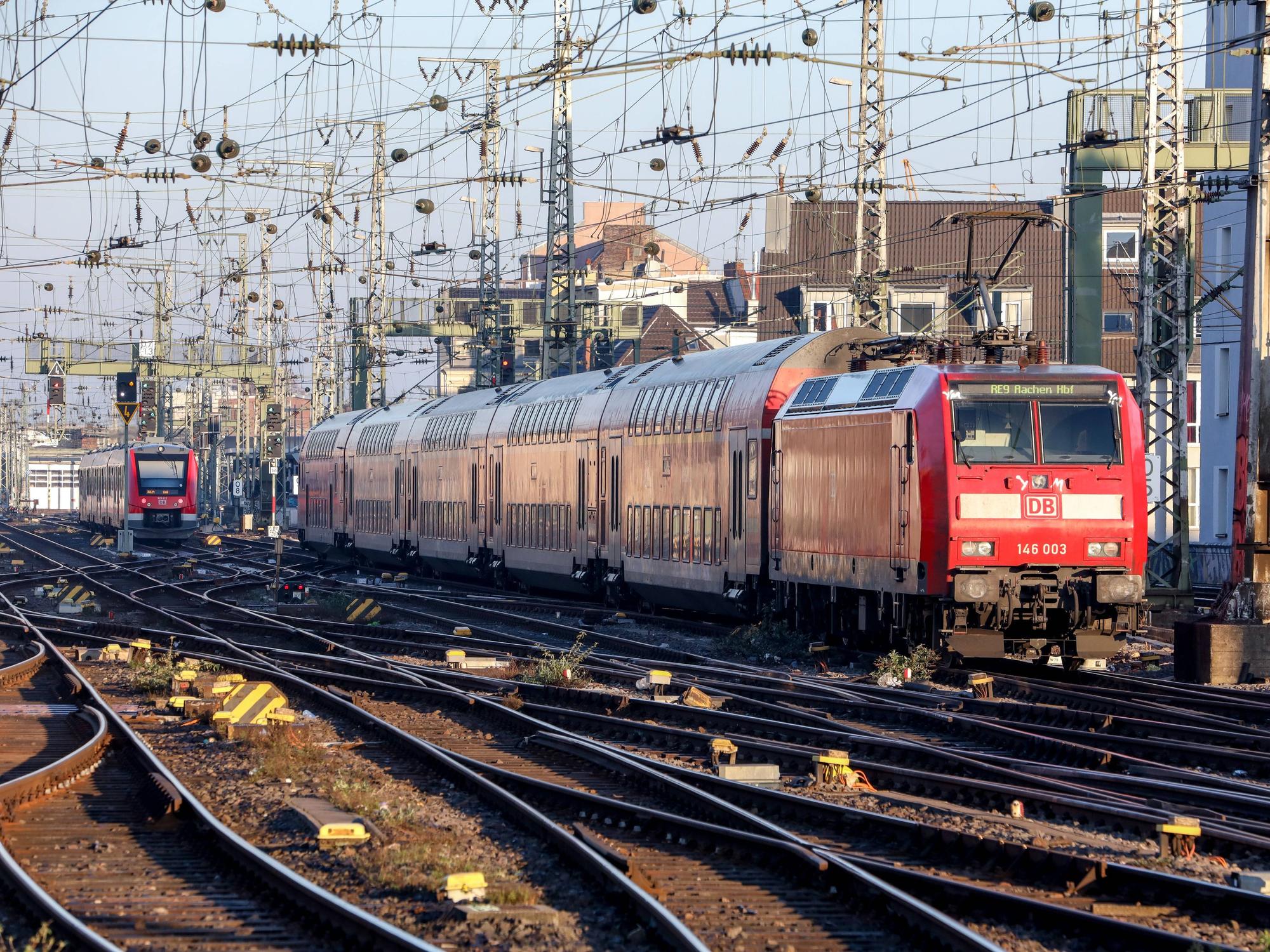 Regionalexpress Zug der Deutschen Bahn RE9 - Rhein-Sieg-Express Ziel Aachen HBF. (Symbolfoto)