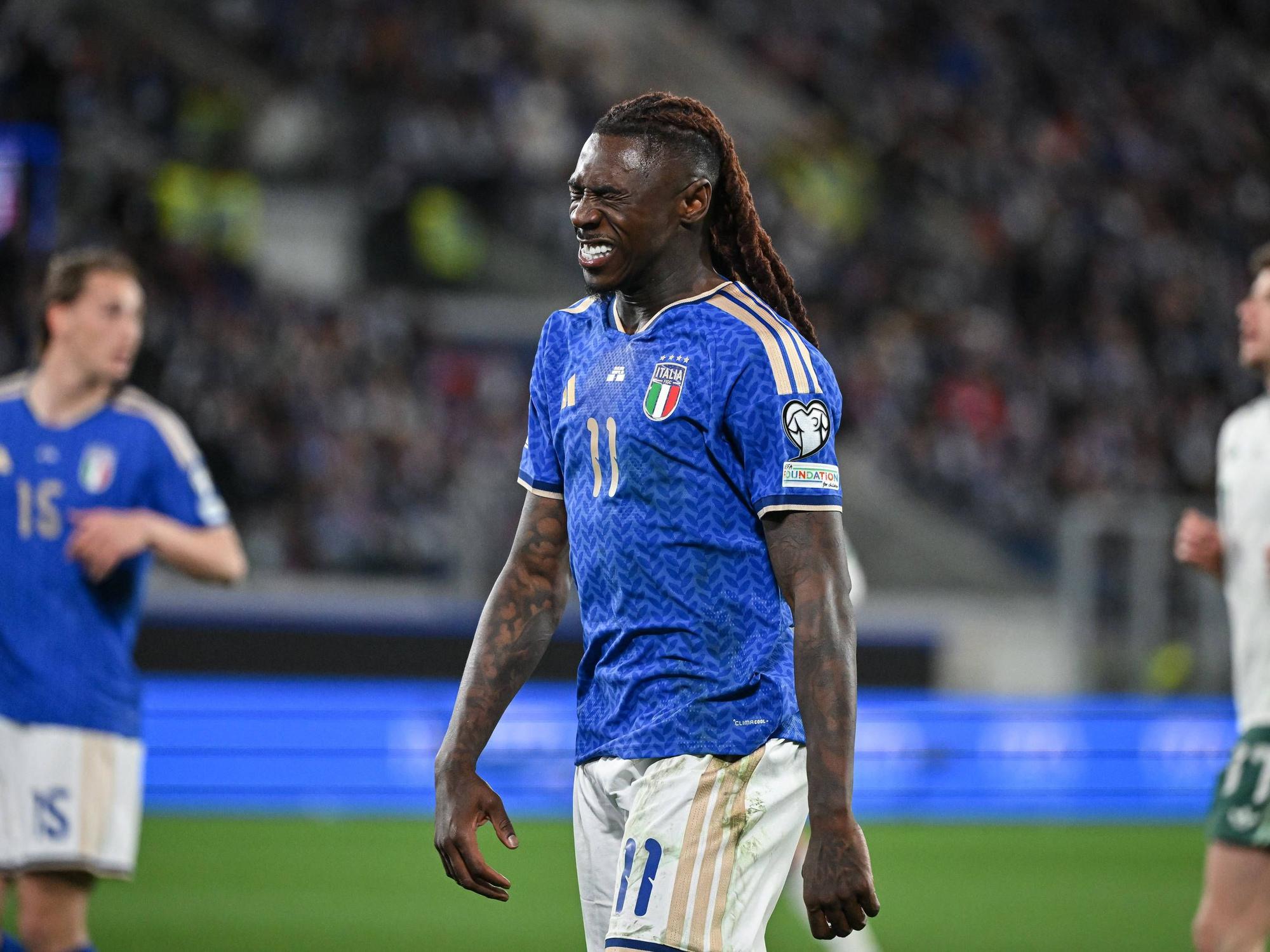 Moise Kean verzieht das Gesicht.
