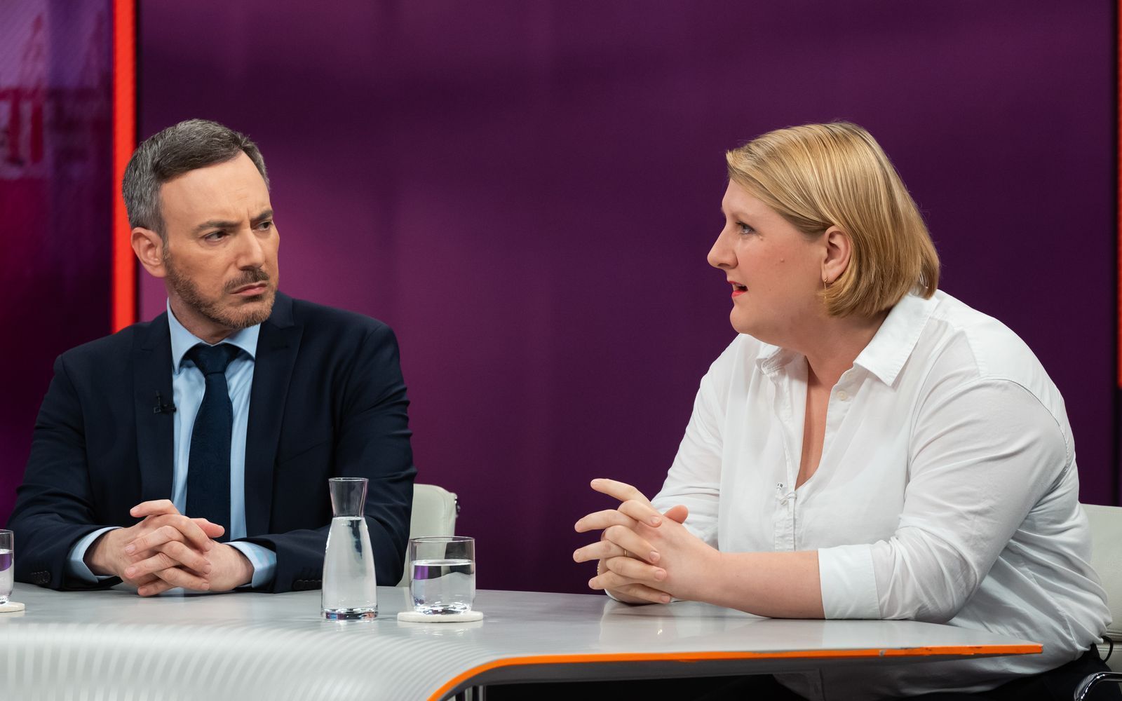 Politikwissenschaftlerin Liana Fix blickt mit Sorge auf eine mögliche Regierungsbeteiligung der AfD. (Bild: ZDF / Jule Roehr)