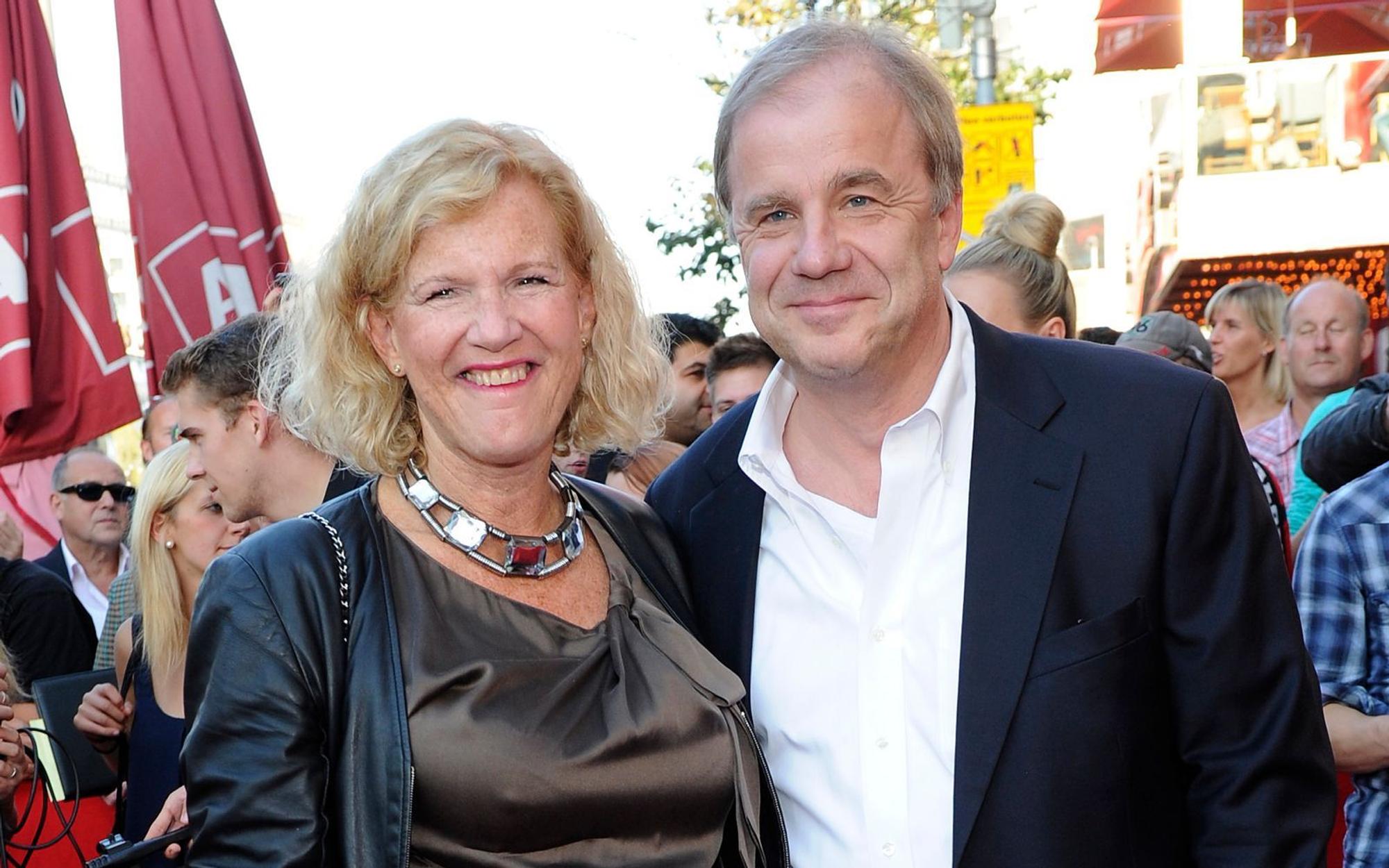 Hubertus Meyer-Burckhardt war Regieassistent am Hamburger Thalia Theater, Kreativdirektor einer internationalen Werbeagentur, Vorstand bei Axel Springer und ProSiebenSat.1 und erfolgreicher Filmproduzent. Er ist mit der Journalistin Dorothee Röhrig verheiratet. (Bild: Christian Augustin/Getty Images)