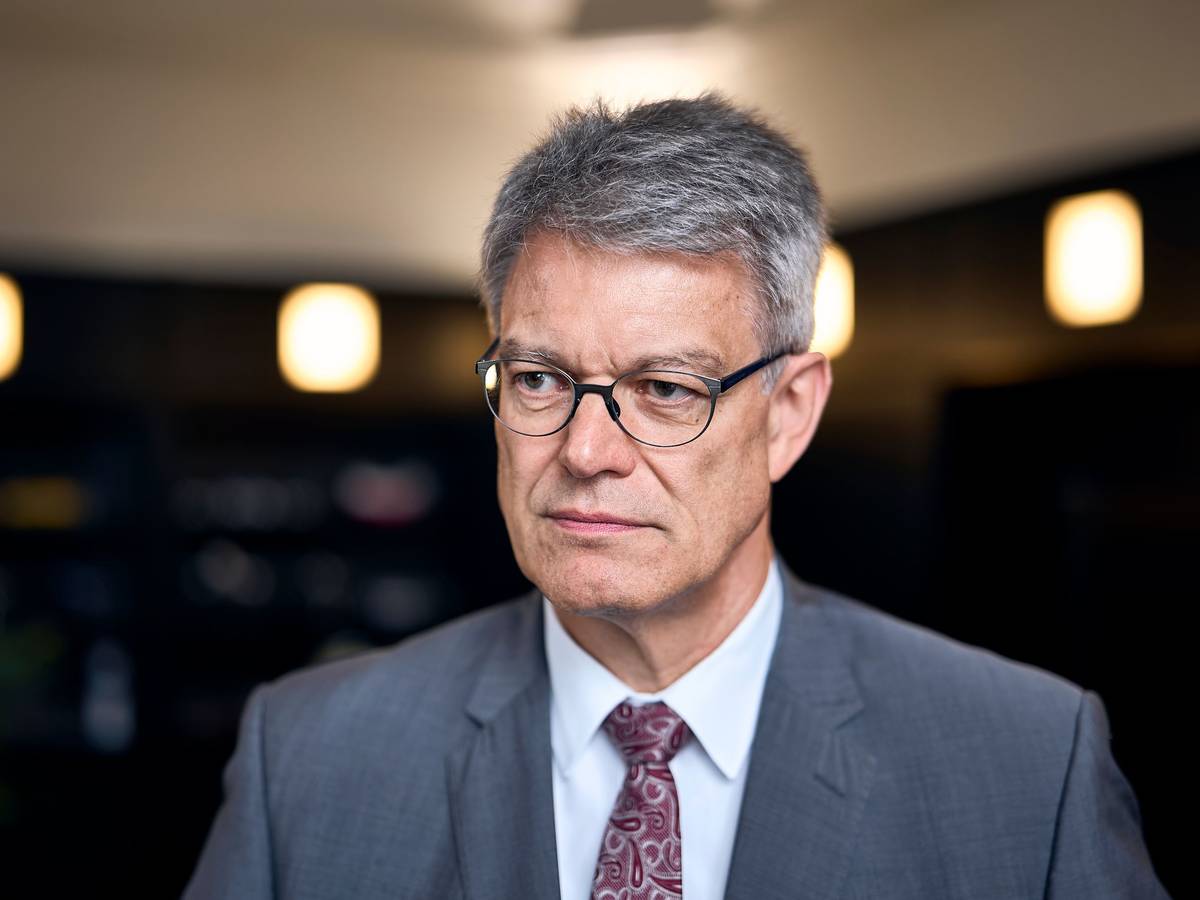 Patrick Schnieder (CDU), Bundesminister für Verkehr, aufgenommen am Rande eines Interviews mit der Deutschen Presse-Agentur (dpa) im Bundesministerium für Verkehr in Berlin.