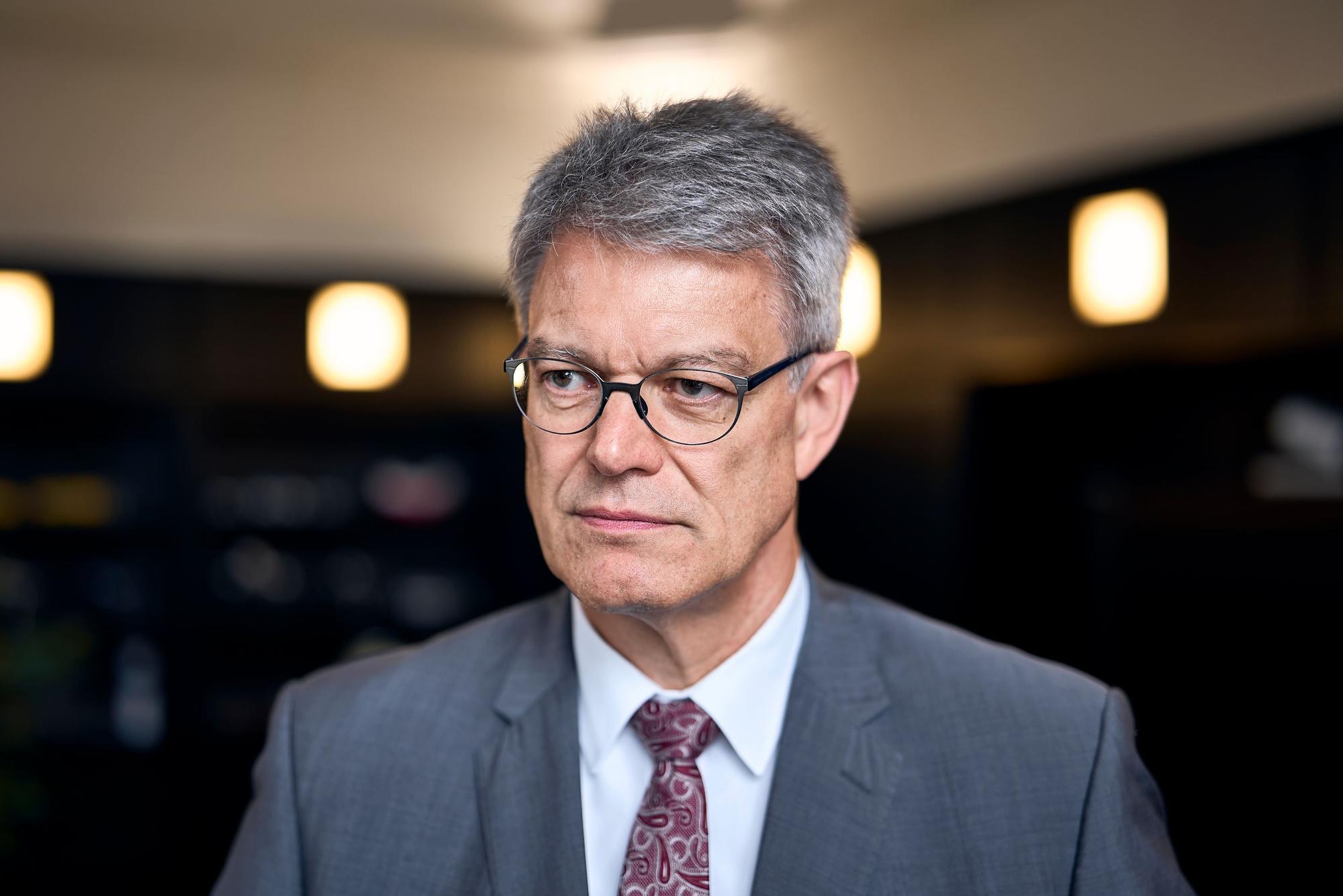 Patrick Schnieder (CDU), Bundesminister für Verkehr, aufgenommen am Rande eines Interviews mit der Deutschen Presse-Agentur (dpa) im Bundesministerium für Verkehr in Berlin.