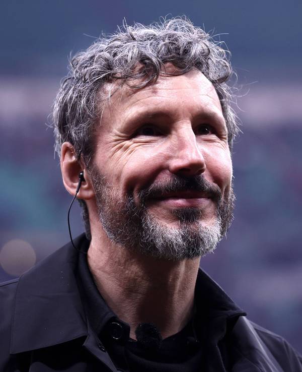 Mark van Bommel lächelt.