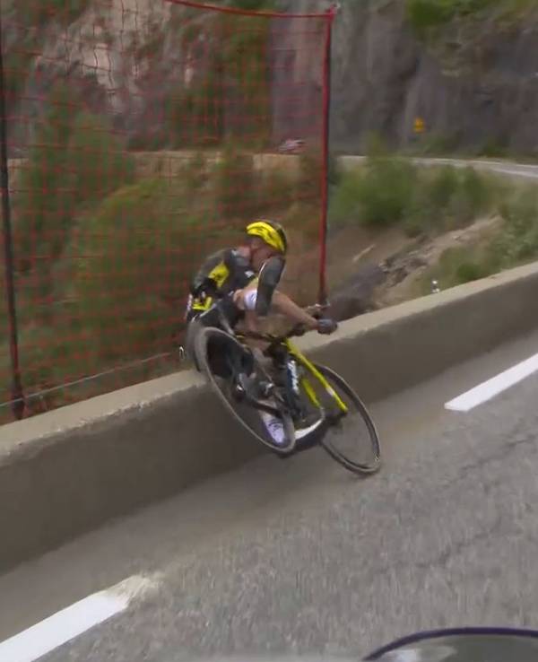 Bei der Tour de France stürzt Sepp Kuss.