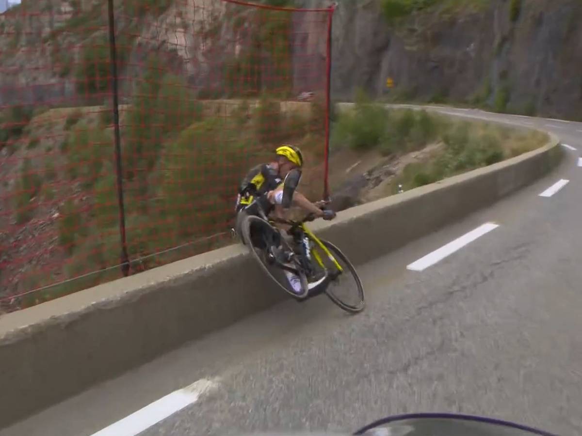 Bei der Tour de France stürzt Sepp Kuss.