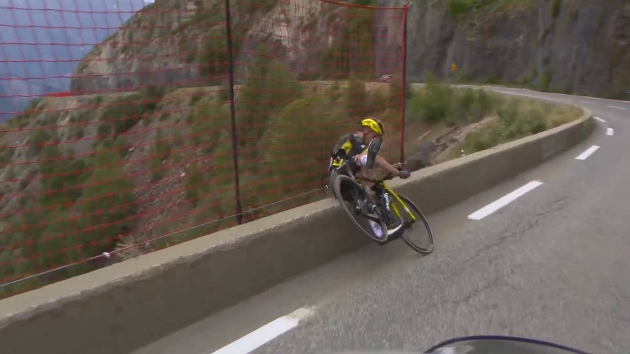 Bei der Tour de France stürzt Sepp Kuss.