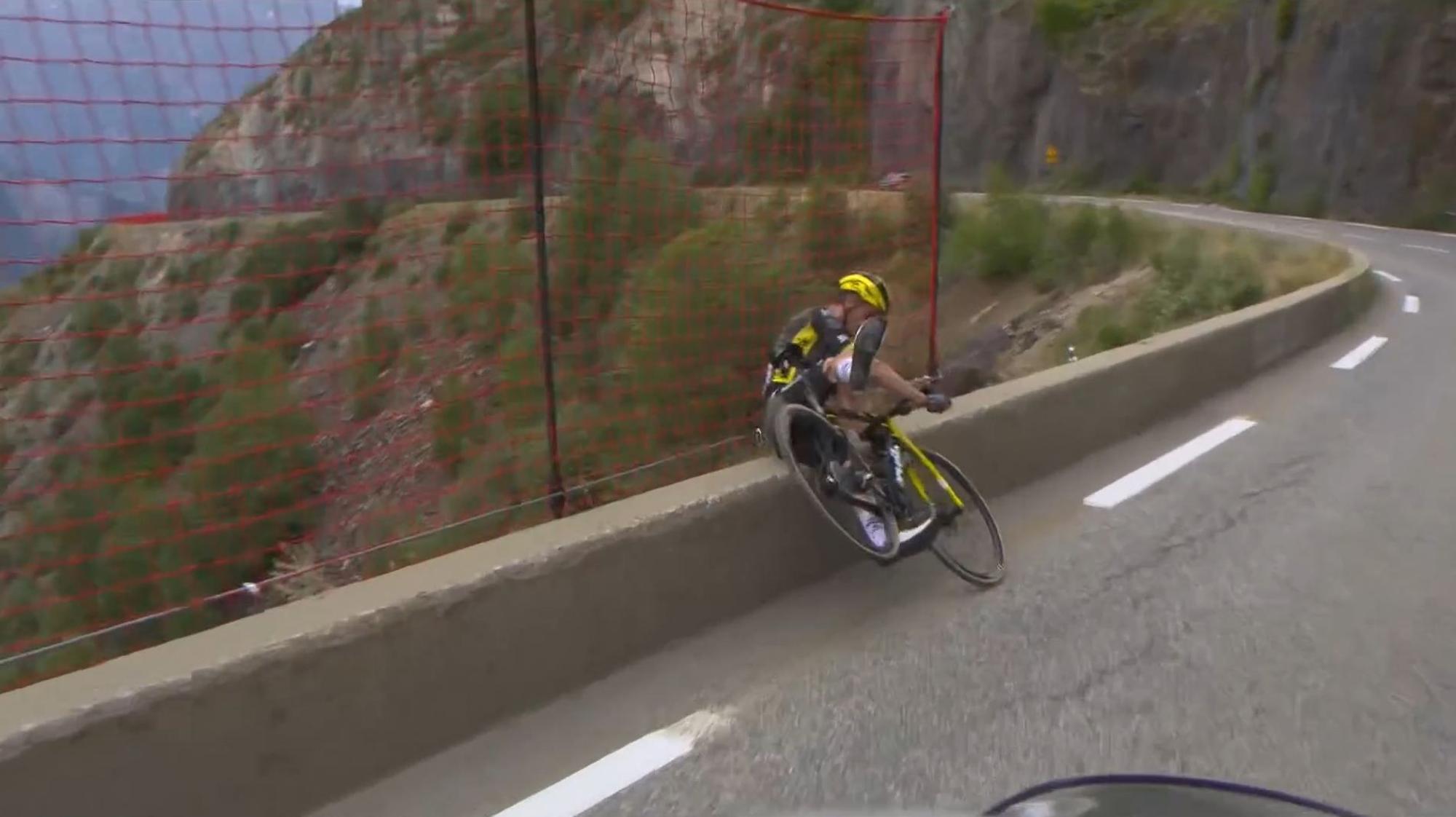 Bei der Tour de France stürzt Sepp Kuss.